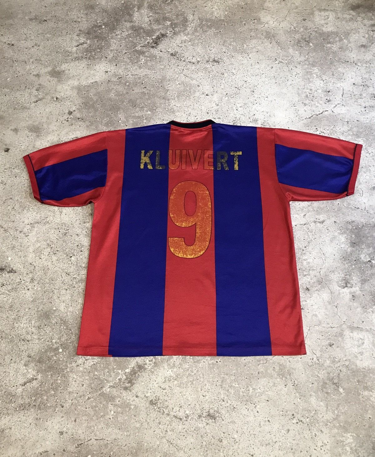 Vintage VINTAGE 90S T-SHIRT BARCELONA CENTRER LOGO “KLUIVERT” Size US L / EU 52-54 / 3 - 4 Thumbnail