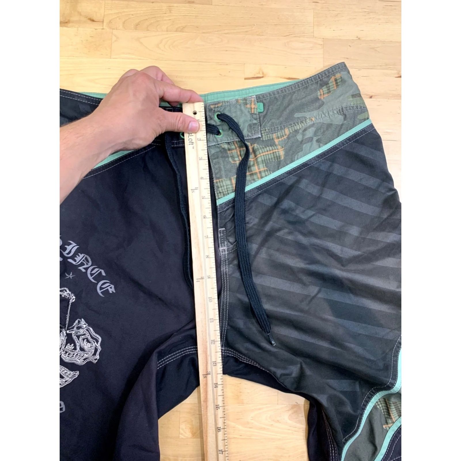 Rusty VINTAGE Rusty Board Shorts Men 36 Black Y2K Embroidered Skull 13191 Size US 36 / EU 52 - 7 Thumbnail