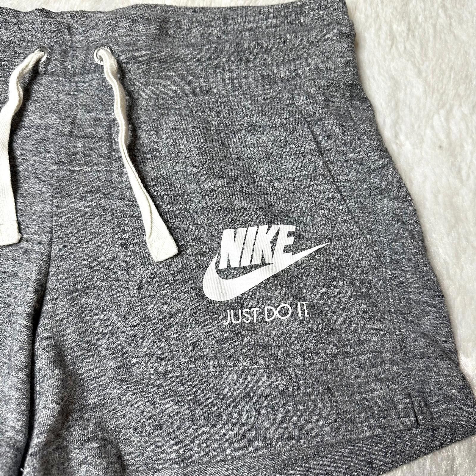 Nike Nike Sportswear Women's Gray Sweat Shorts XS Activewear Gym Size 26" / US 2 / IT 38 - 3 Thumbnail