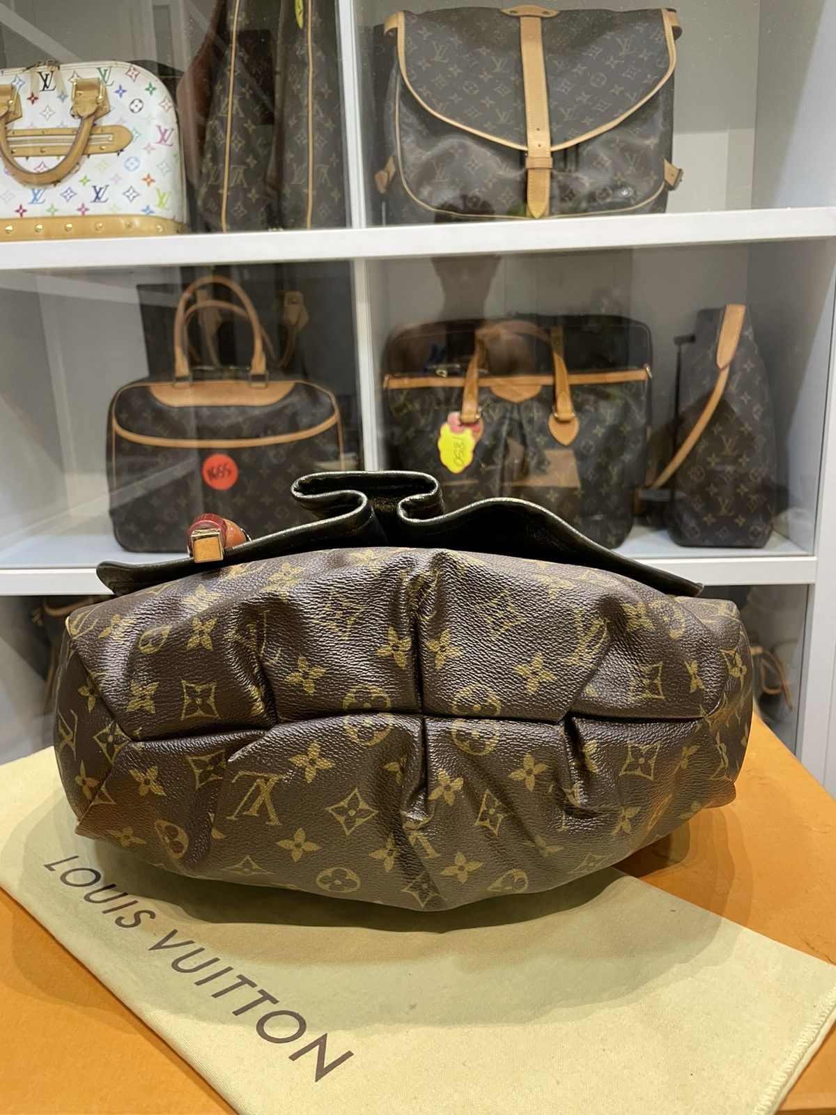 Louis Vuitton AUTHENTIC LOUIS VUITTON LIMITED EDITION KALAHARI GM Size ONE SIZE - 10 Thumbnail
