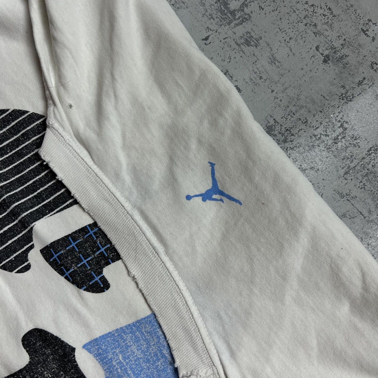 Nike 90s NIKE AIR JORDAN VINTAGE Y2K DISTRESSED RETRO TEE T-SHIRT Size US L / EU 52-54 / 3 - 8 Thumbnail