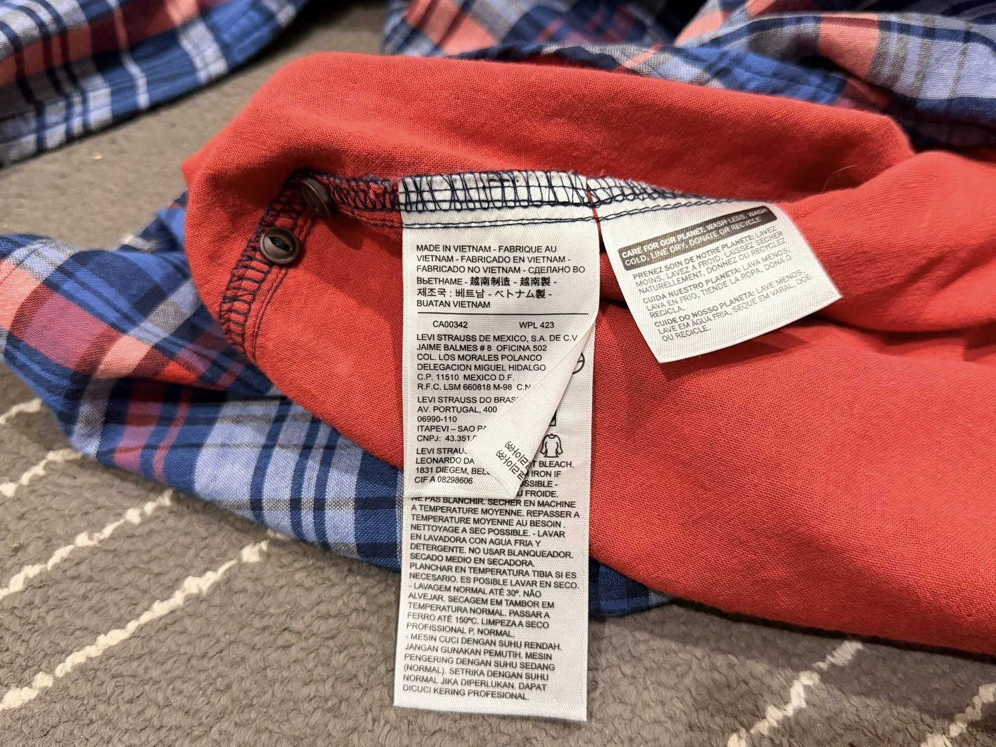 Levi's LEVI STRAUSS modern fit LS button up XS 2211 Size US XS / EU 42 / 0 - 8 Thumbnail