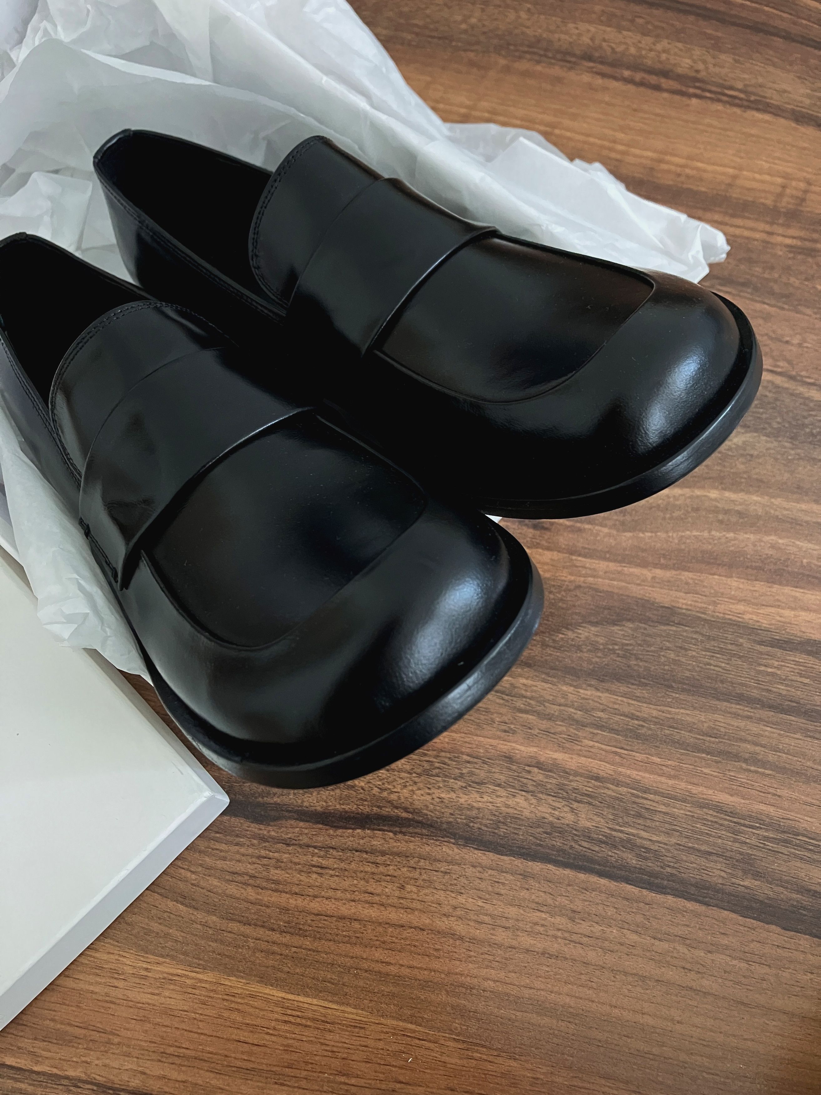AMOMENTO Amomento Black Round Penny Loafers Unisex Size US 7 / EU 40 - 4 Thumbnail