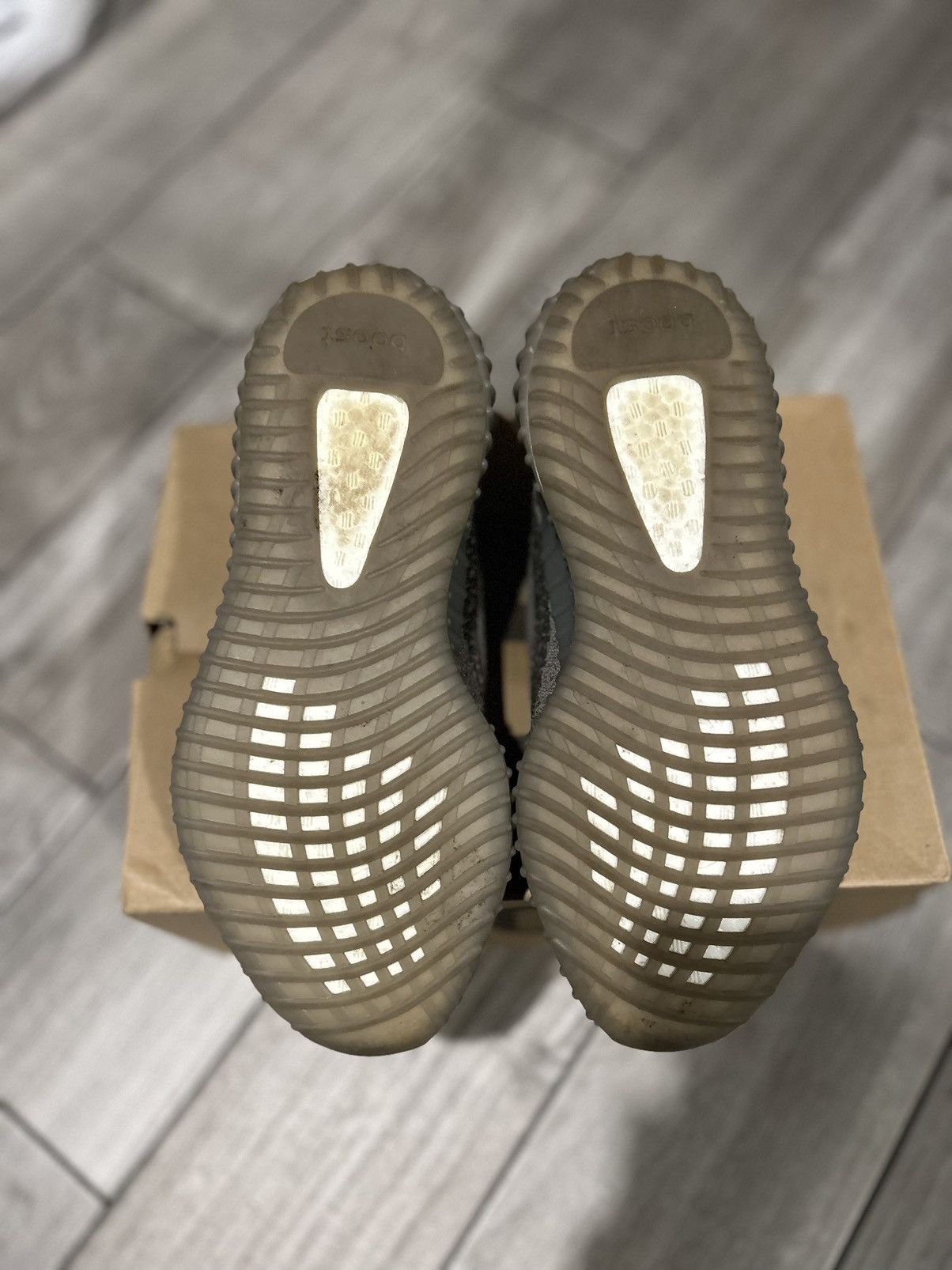 Yeezy yzy 350 beluga Size US 10.5 / EU 43-44 - 6 Thumbnail