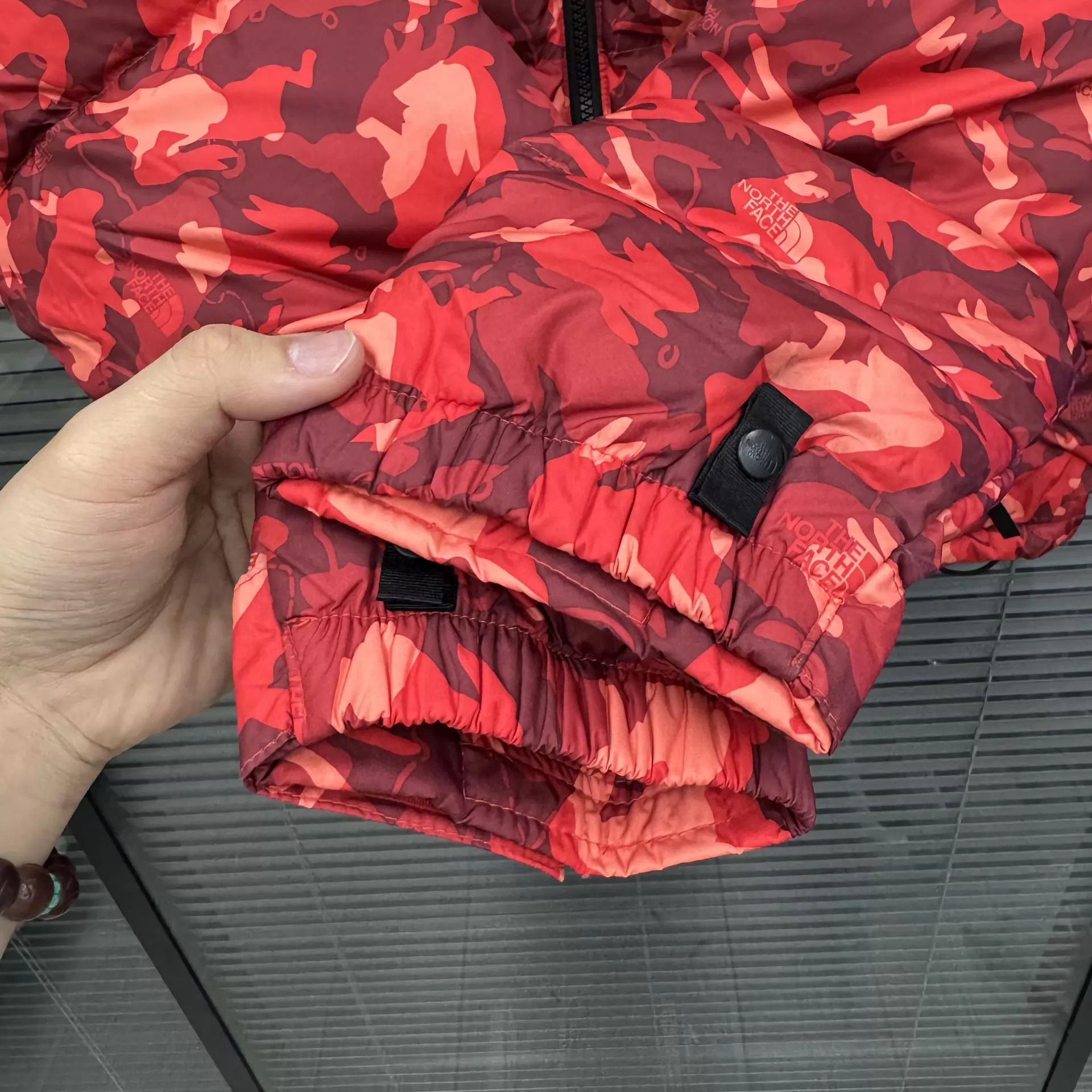 The North Face The North Face 1996 Year of the Rabbit Red M Worn Once Size US M / EU 48-50 / 2 - 7 Thumbnail