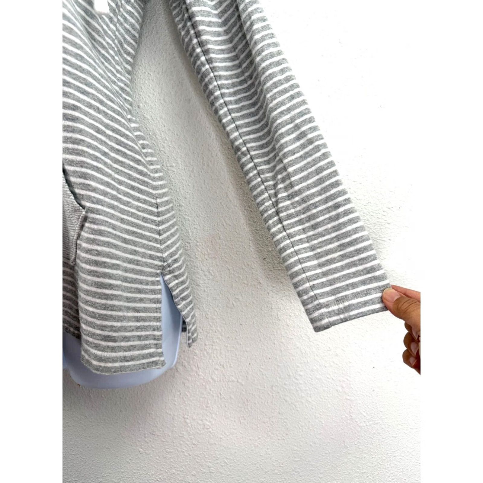 James Perse James Perse Standard Sweatshirt Hoodie Womens 3L Striped Pouch Pocket Pullover Knit Cotton Gray 3 26" Sleeve 25.5" Length Mens Womens Girls Boys Size XS / US 0-2 / IT 36-38 - 5 Thumbnail