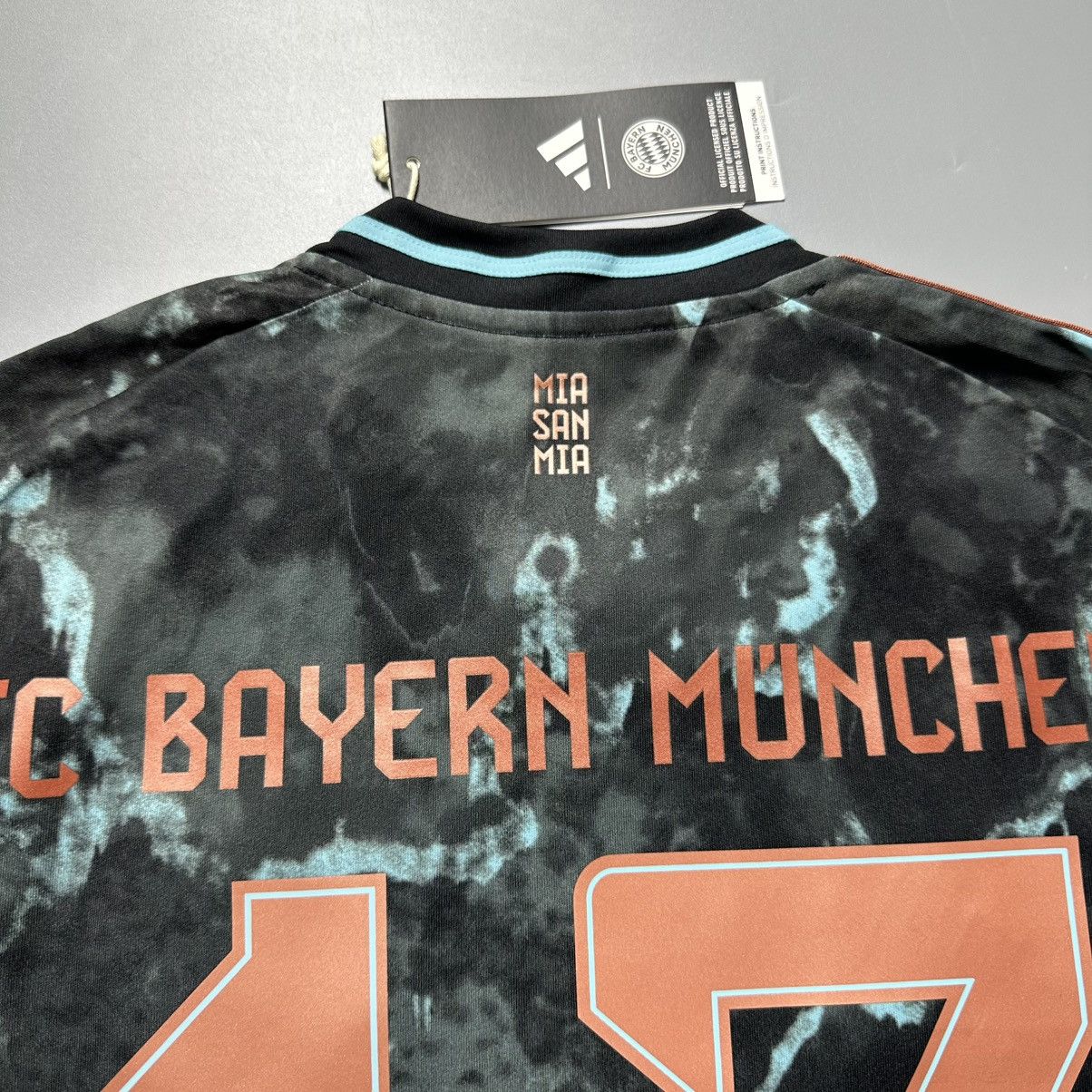 Vintage BAYERN ADIDAS 2024/2025 FOOTBALL AWAY JERSEY #17 OLISE Size US S / EU 44-46 / 1 - 11 Thumbnail