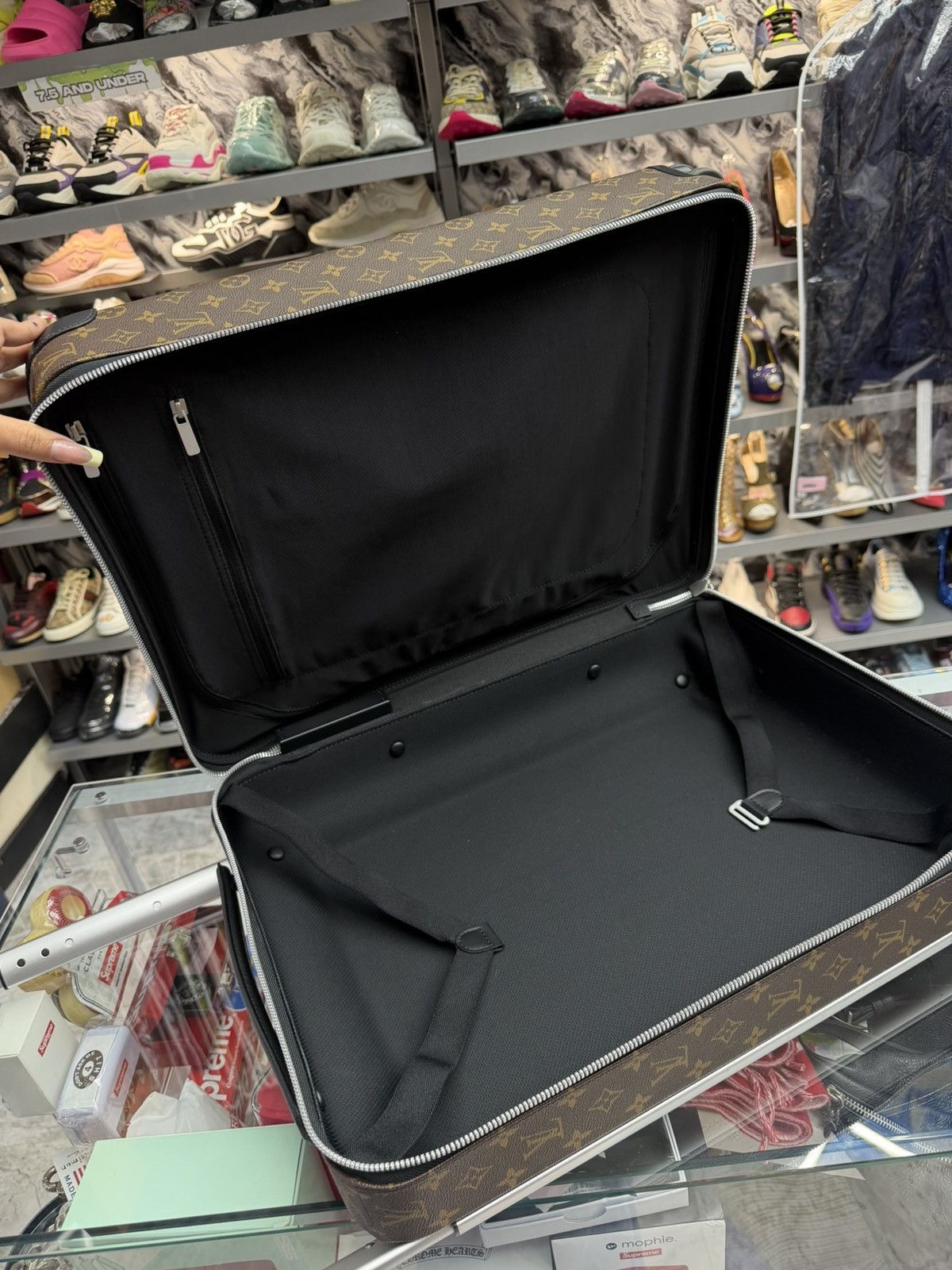 Louis Vuitton Louis Vuitton Horizon 55 Rolling Suit Case Size ONE SIZE - 7 Thumbnail