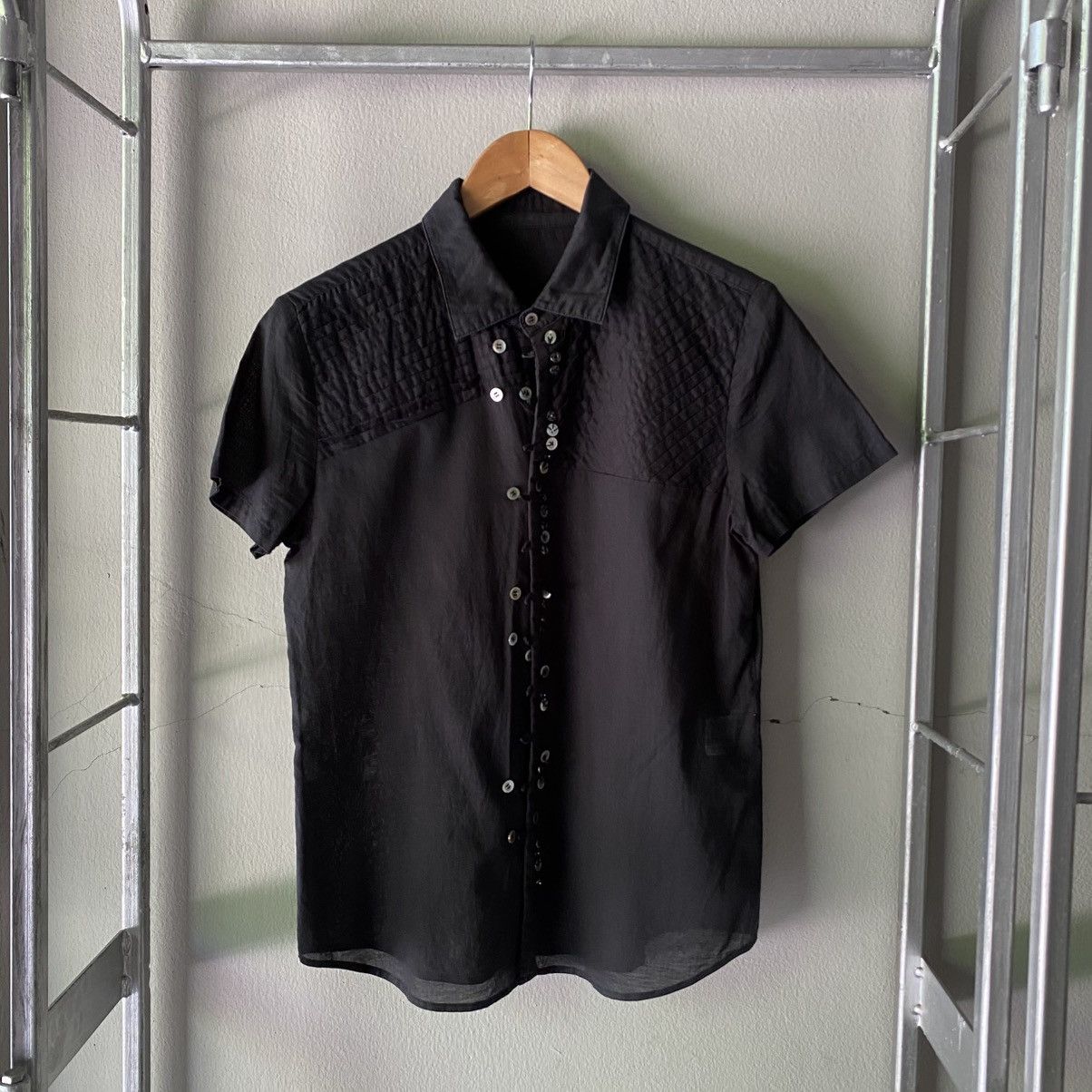Sunao Kuwahara Sunao kuwahara Black textured shirt with mixed buttons Size M / US 6-8 / IT 42-44 - 18 Thumbnail