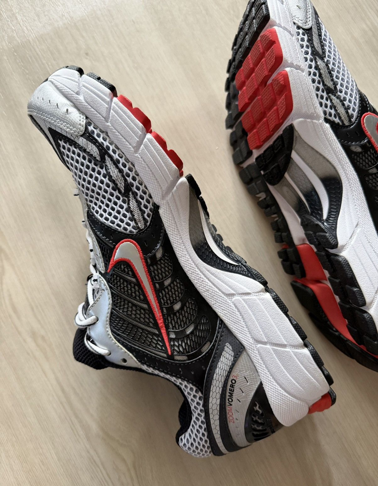 Nike 2007 Nike Air Vomero 3 Zoom Fit Frame Bowerman l Sz 12 Size US 12 / EU 45 - 4 Thumbnail