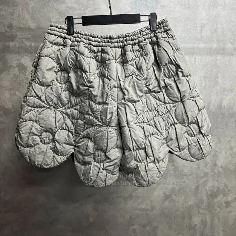 Louis Vuitton louis vuitton straight. Size US 34 / EU 50 - 2 Thumbnail