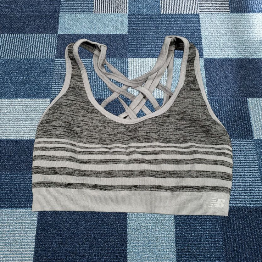 New Balance New Balance Sports Bra Women M Medium Gray Pullover Striped Wireless Knit Cotton Blend Breatha​ble Comfort Straps Logo Activewear M Womens Size M / US 6-8 / IT 42-44 - 1 Thumbnail