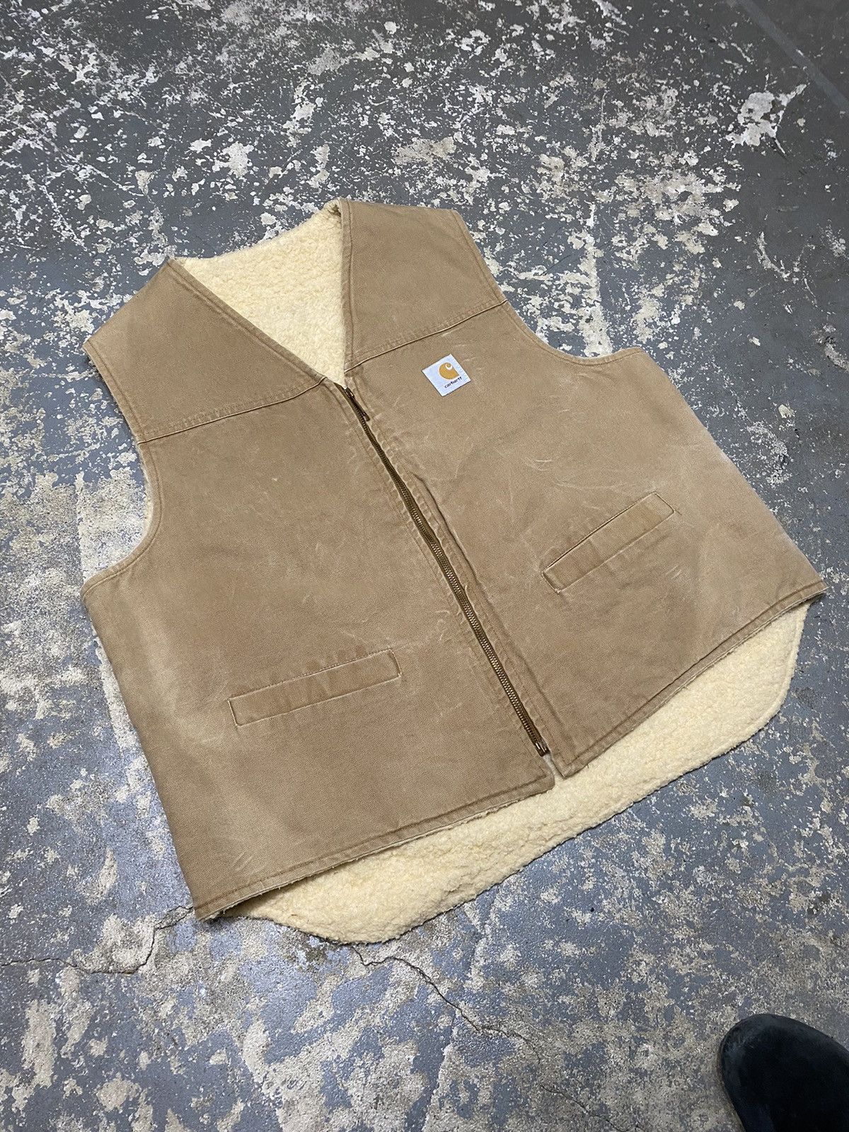 Carhartt × Vintage Vintage Carhartt Sherpa Lined Tan Vest Size US L / EU 52-54 / 3 - 3 Thumbnail