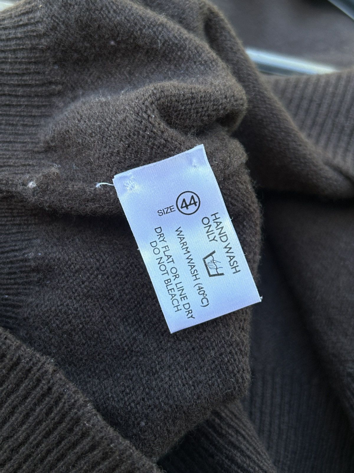 Johnstons Of Elgin Johnstons Of Elgin Leather Elbow Patch V Neck Sweater Size US XL / EU 56 / 4 - 9 Thumbnail