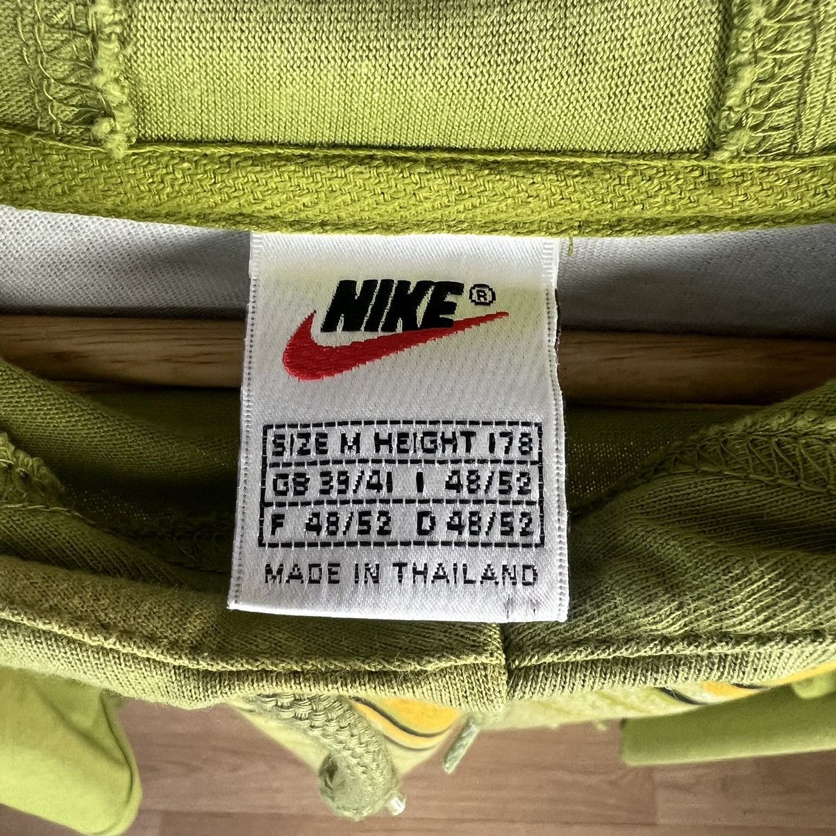 Nike Nike Basketball Hurricane Vintage Hoodie Size US M / EU 48-50 / 2 - 4 Thumbnail