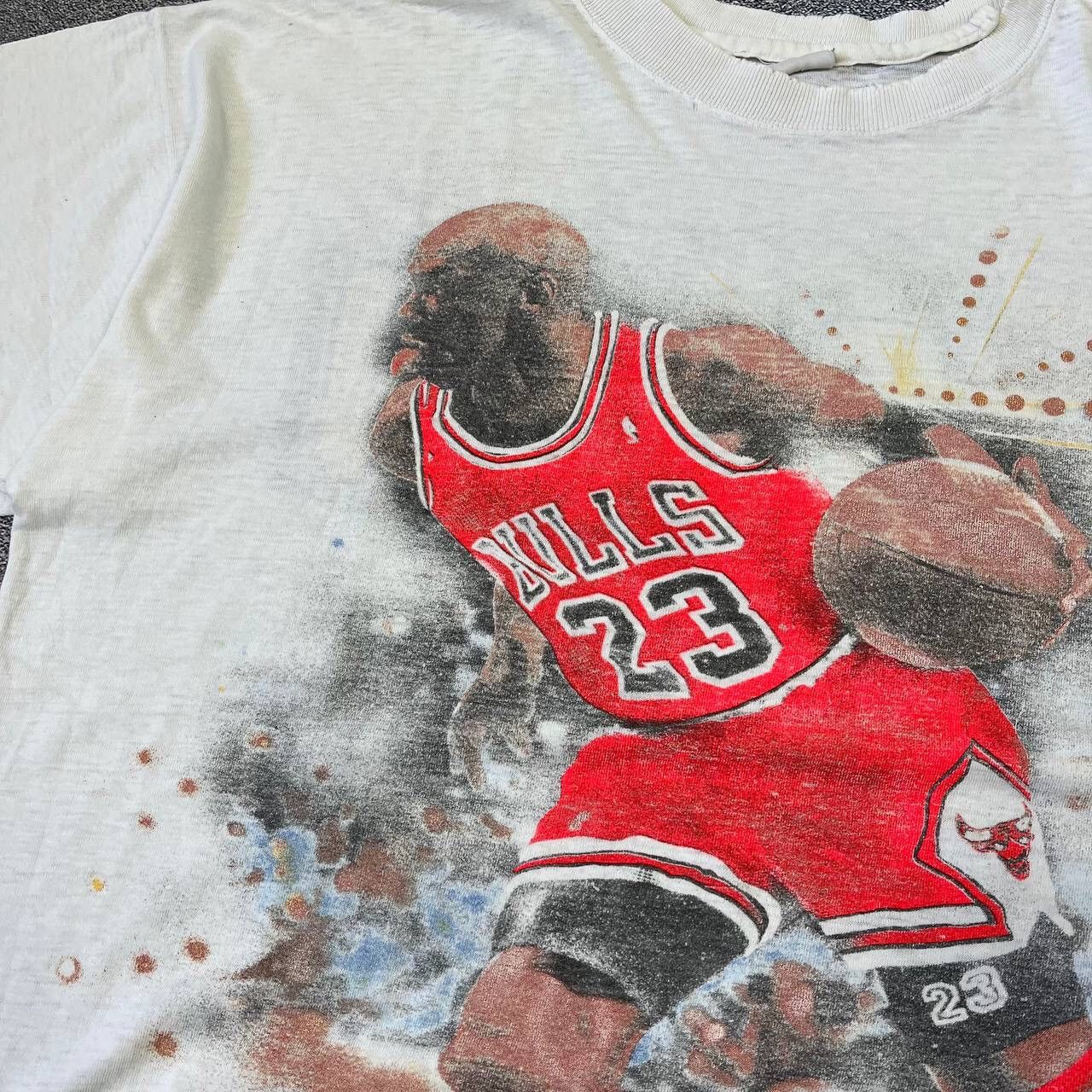 Vintage Vintage Michael Jordan #23 Chicago Bulls Overprint T shirt Size US XL / EU 56 / 4 - 24 Thumbnail