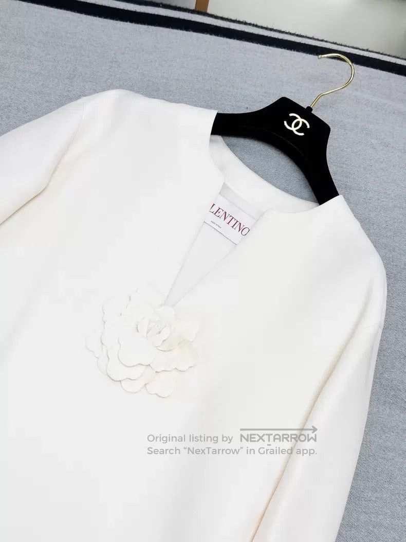 Valentino Valentino Hand-sewn three-dimensional floral embellishment Size L / US 10 / IT 46 - 2 Thumbnail