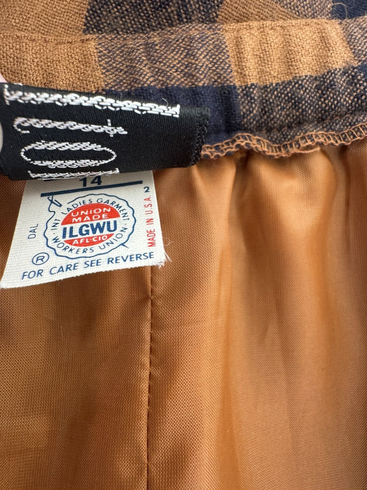 Vintage Dalton women’s 14 tan plaid pencil skirt Union Made vintage Size 30" / US 8 / IT 44 - 6 Thumbnail
