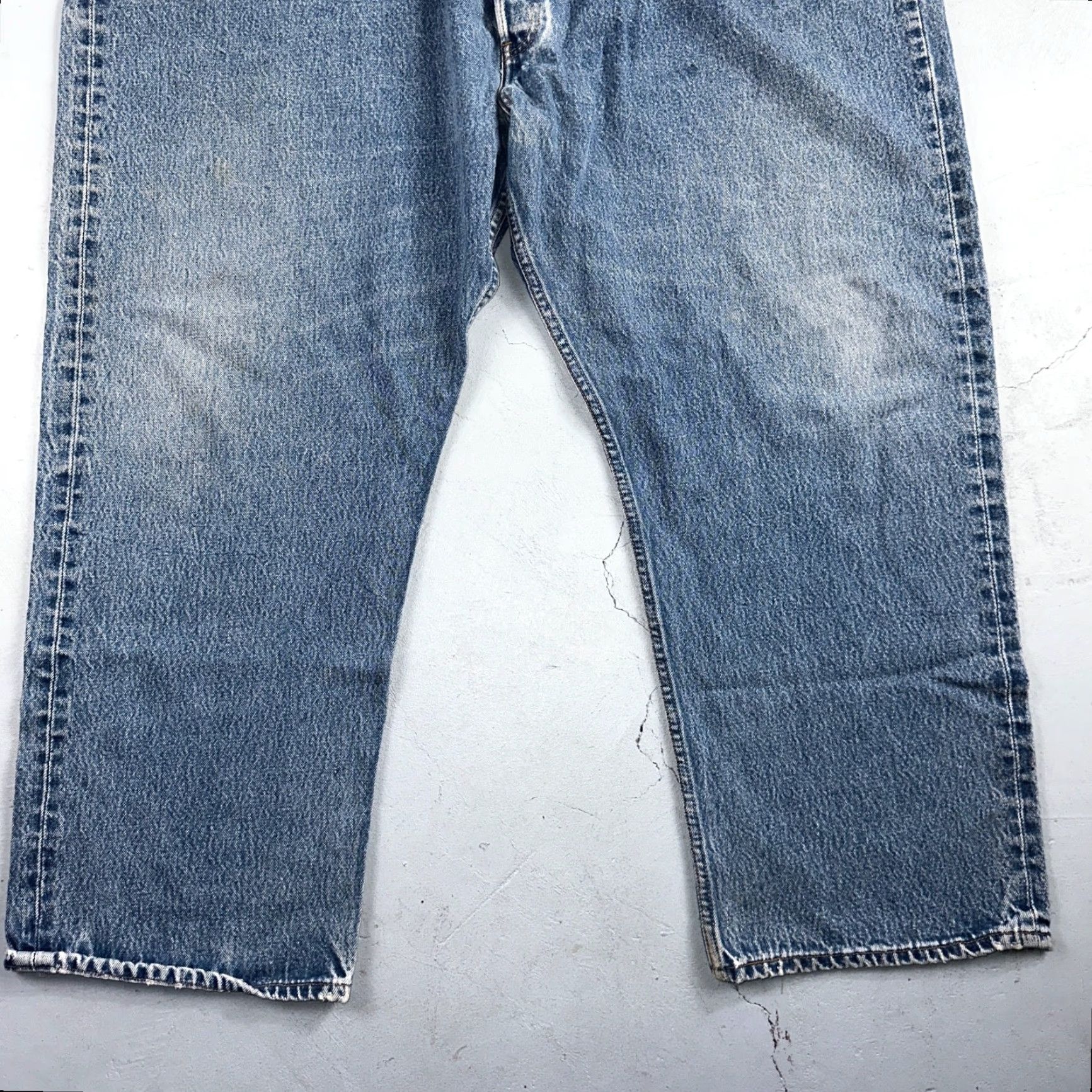 Levi's VINTAGE Levi's 501 Jeans Men 56 Regular Mid Rise Straight Leg Light Wash Denim 90s USA Size US 40 / EU 56 - 3 Thumbnail