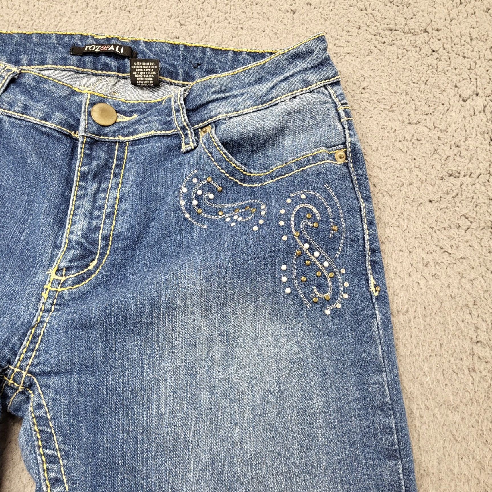 Denime **Roz & Ali Women's Size 8 Blue Denim Crop Jeans Embroidered Bling** User: Roz & Ali Women's Size 8 Blue Denim Crop Jeans Embroidered Bling Size 30" / US 8 / IT 44 - 4 Thumbnail