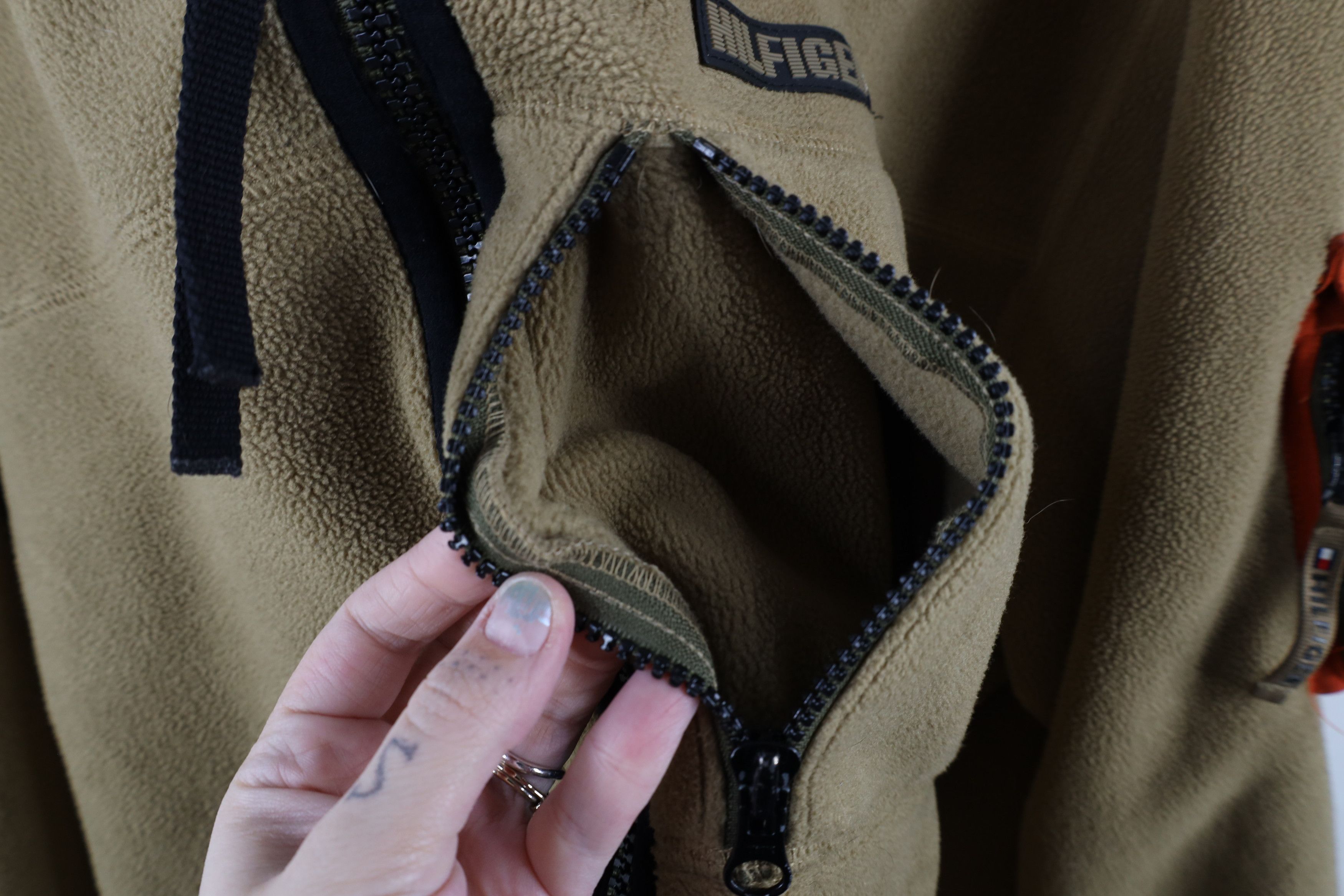 Tommy Hilfiger × Vintage Vintage 90s Tommy Hilfiger Spell Out Fleece Hooded Jacket Size US XXL / EU 58 / 5 - 5 Thumbnail