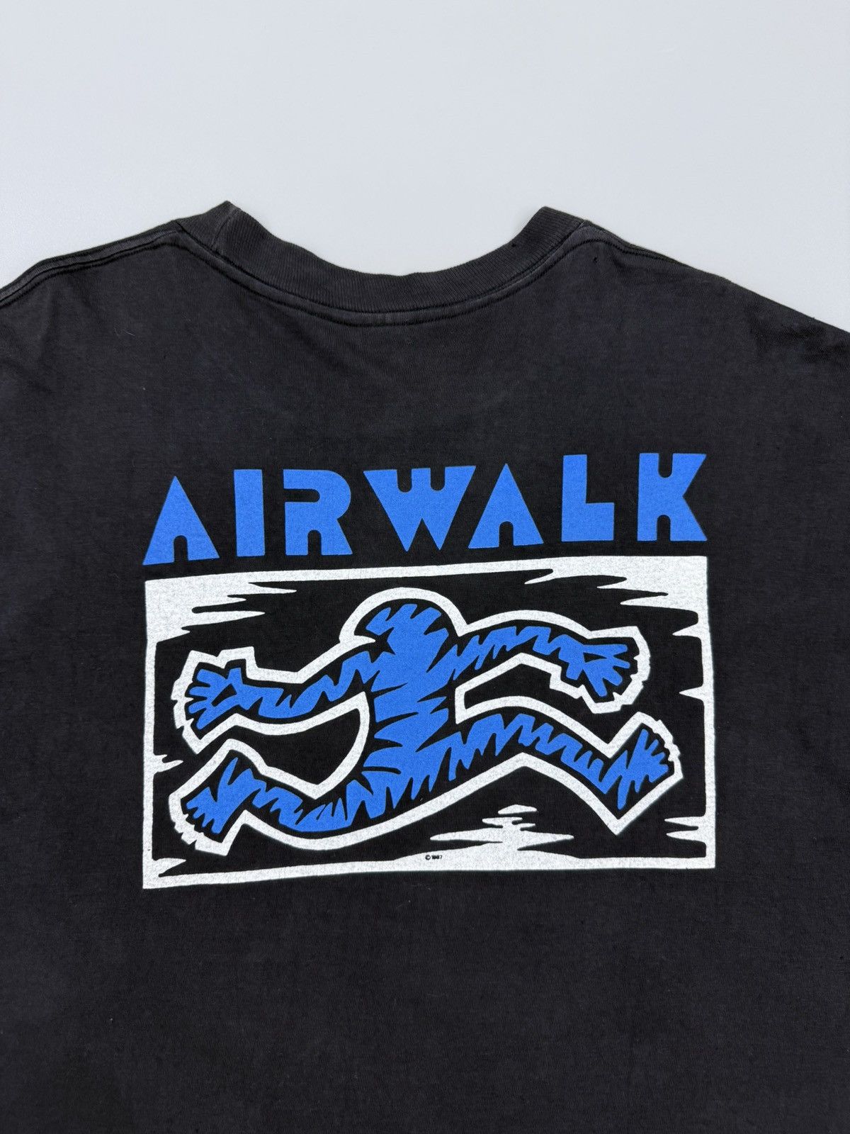 Airwalk Vintage OG 1987 AIRWALK Iconic Skateboard Surfboard Boxy Tee Size US XL / EU 56 / 4 - 9 Thumbnail