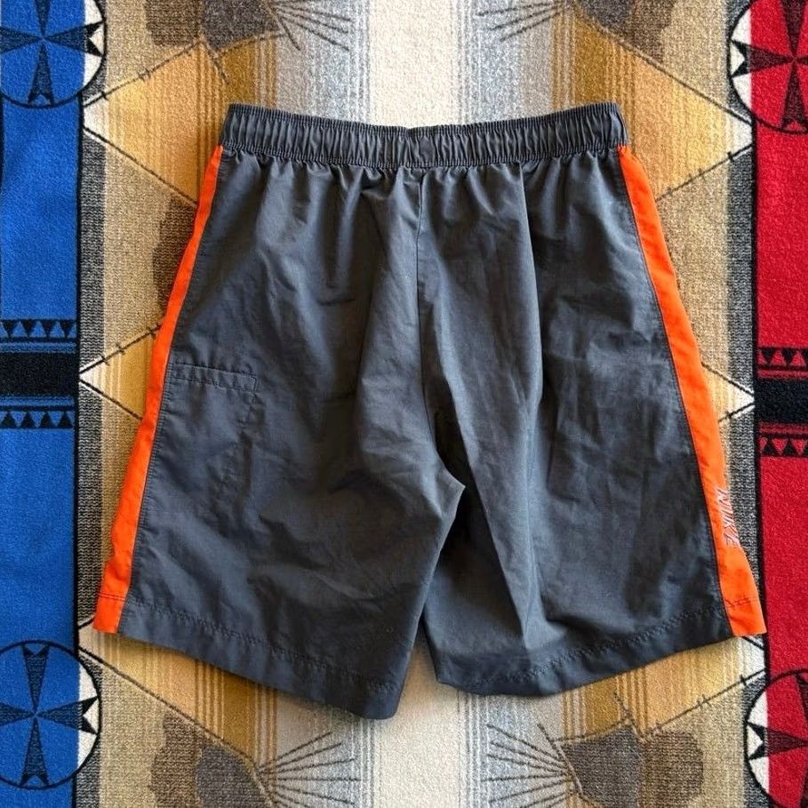 Nike VINTAGE Nike Board Shorts Swim Trunks Size Medium Gray Orange Liner Mens Y2K Size US 31 - 2 Thumbnail
