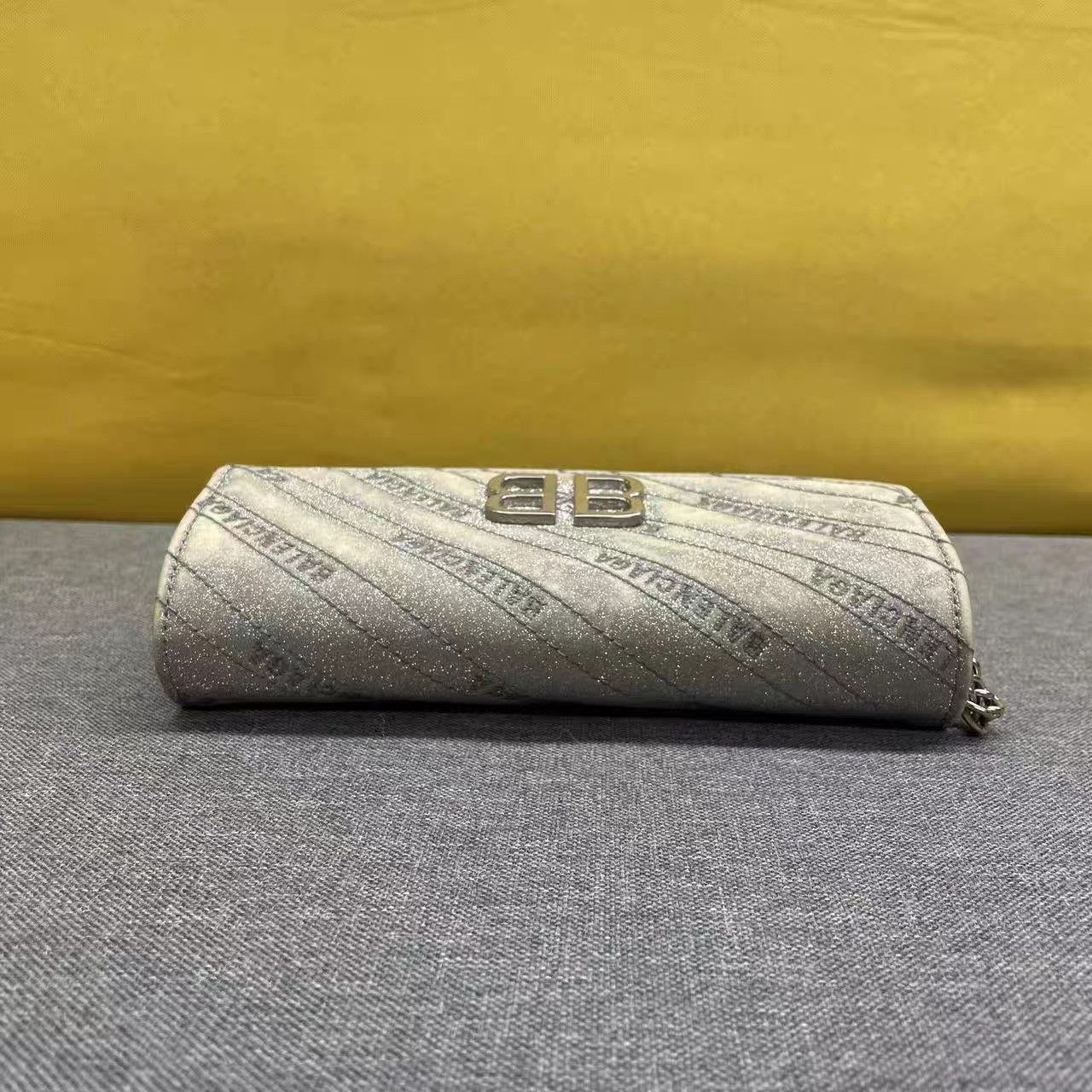 Balenciaga Balenciaga Double B Glitter Distressed WOC K15 Size ONE SIZE - 5 Thumbnail