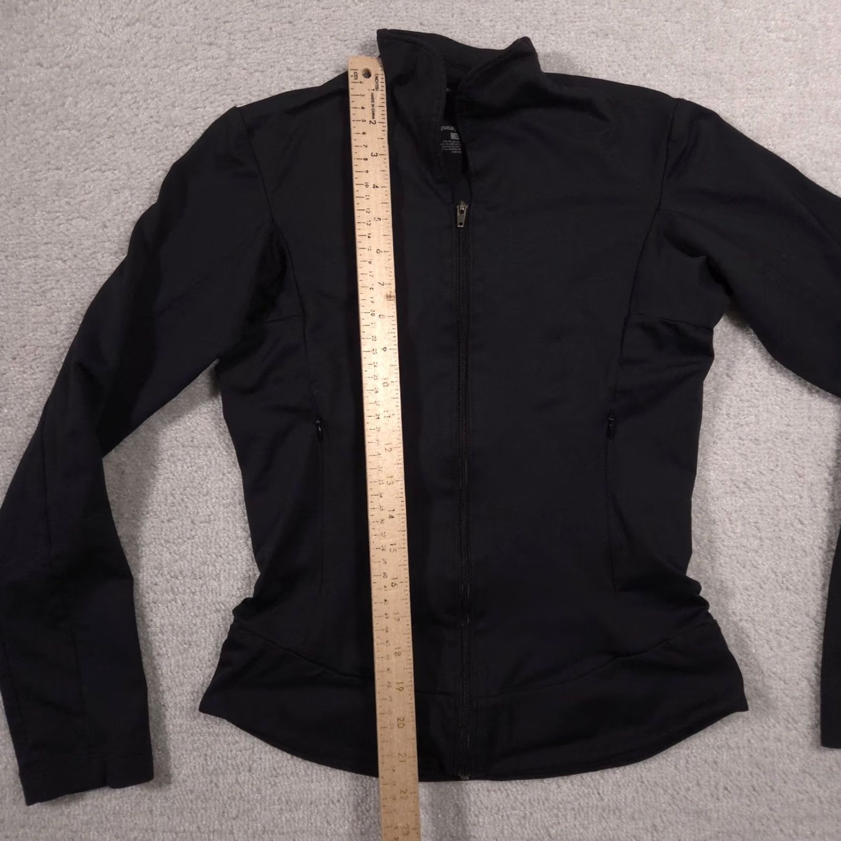 Patagonia Patagonia Jacket Womens Small Black Full Zip Softshell Stretch Activewear Mens? Womens? Size S / US 4 / IT 40 - 6 Thumbnail