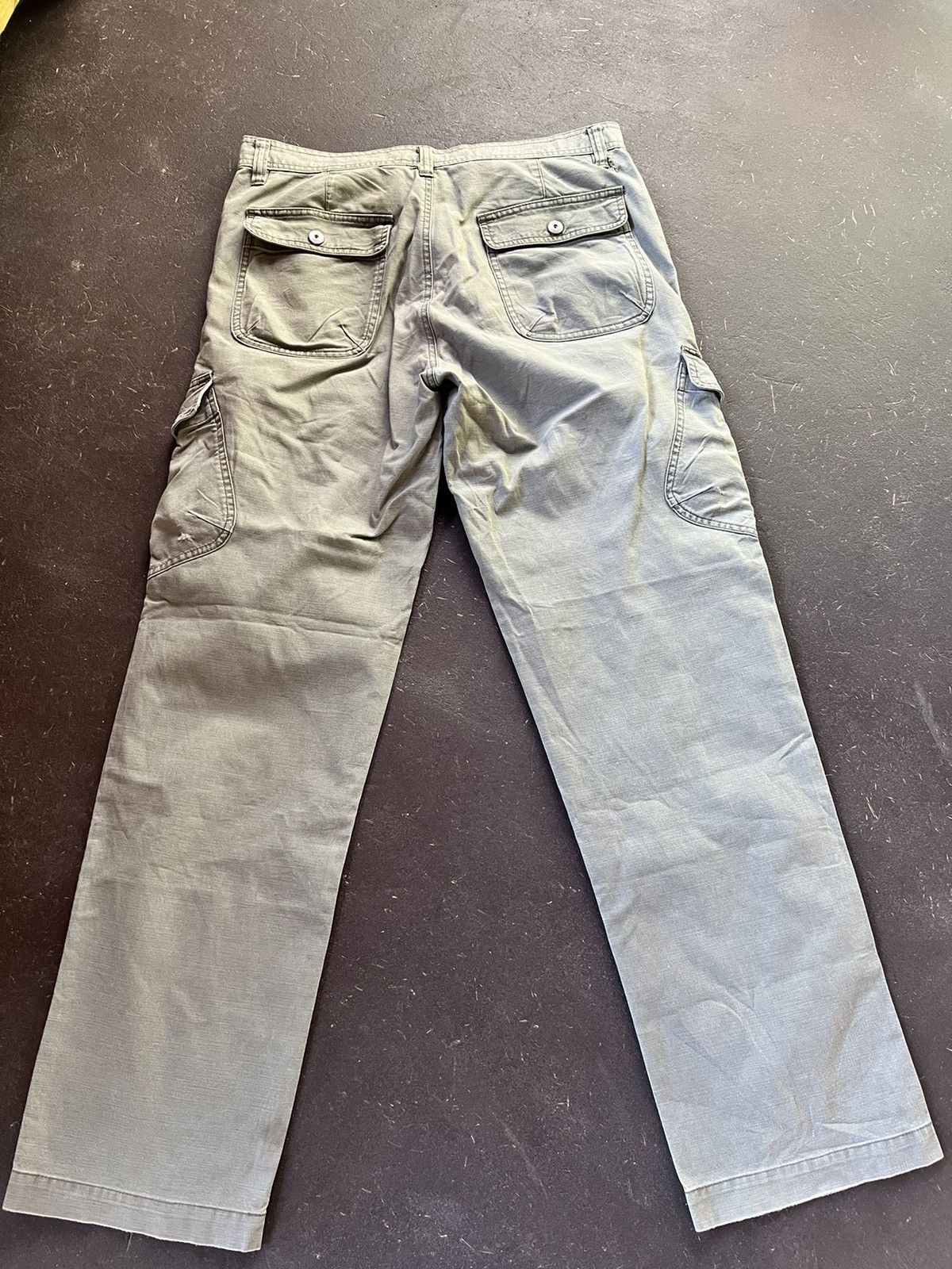 Uniqlo Uniqlo olive/green cargo pants Size US 35 - 6 Thumbnail