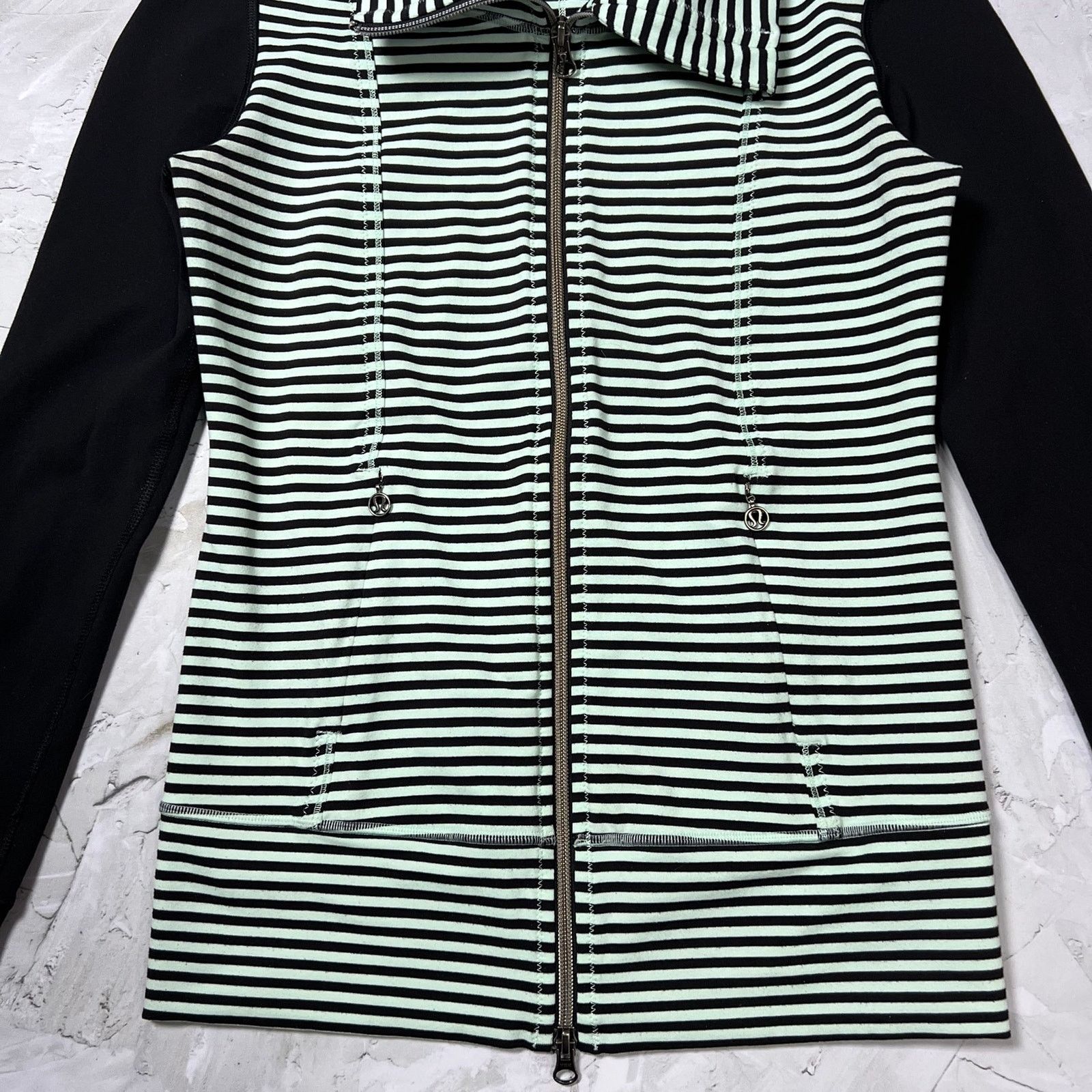 Lululemon Lululemon Daily Yoga Jacket Mint Black Stripe LUON Size 4 Size S / US 4 / IT 40 - 12 Thumbnail