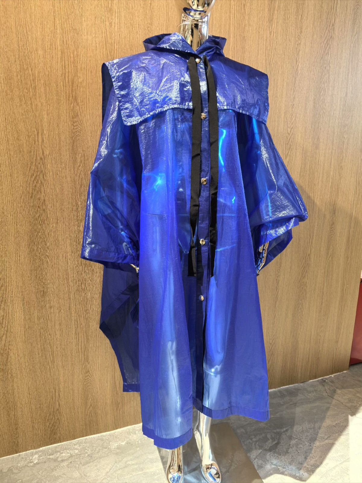 Gucci Gucci runway trench coat raincoat Size US S / EU 44-46 / 1 - 3 Thumbnail