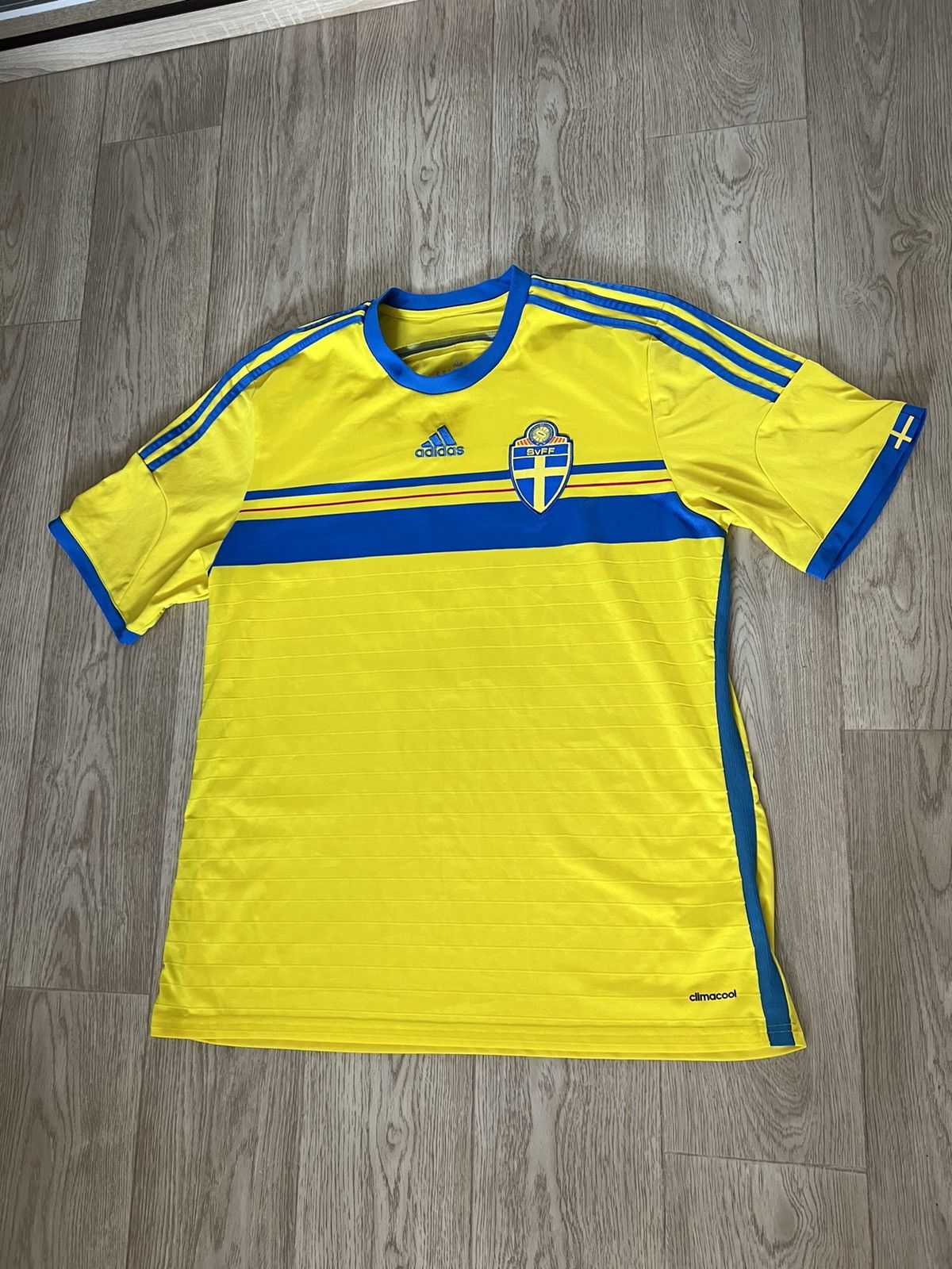 Adidas ADIDAS SWEDEN TEAM 2014 2015 WORLD CUP FOOTBALL JERSEY Shirt Size US XL / EU 56 / 4 - 1 Thumbnail
