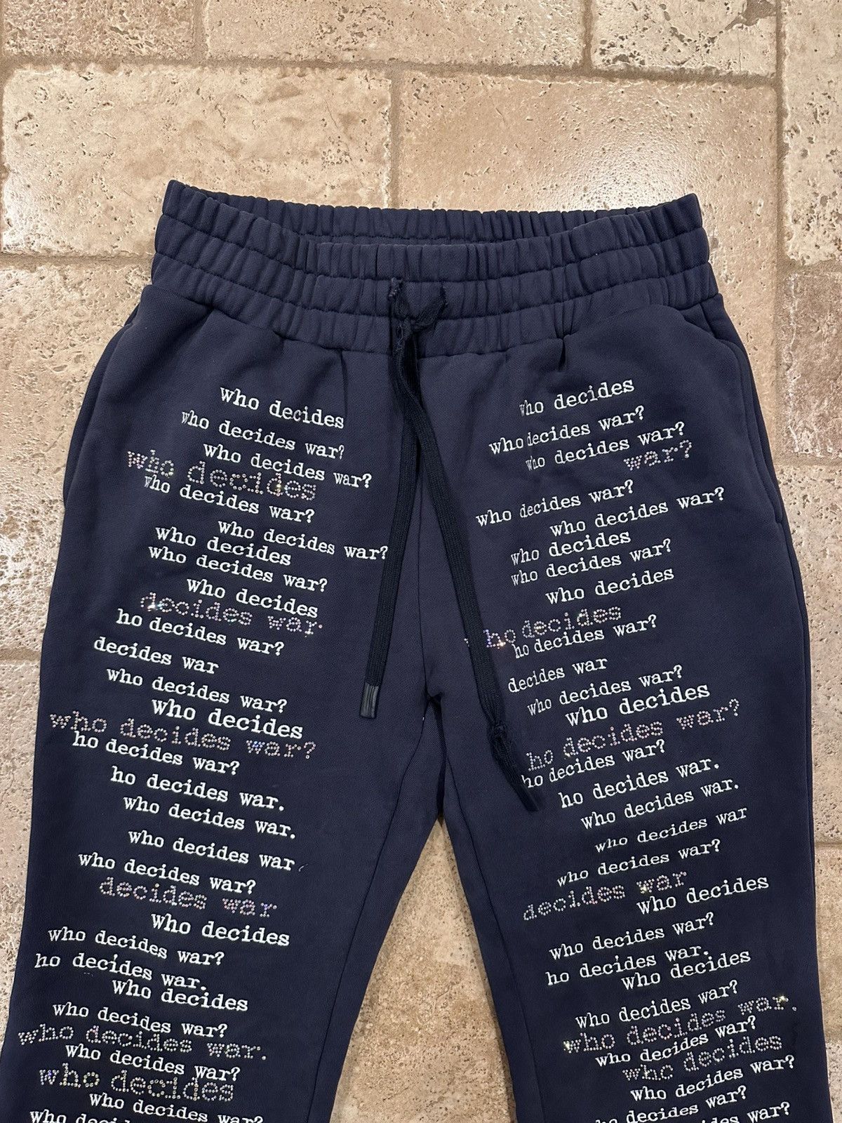 Who Decides War Who Decides War WDW Flared Scripture Dark Blue Sweatpants Size US 34 / EU 50 - 3 Thumbnail