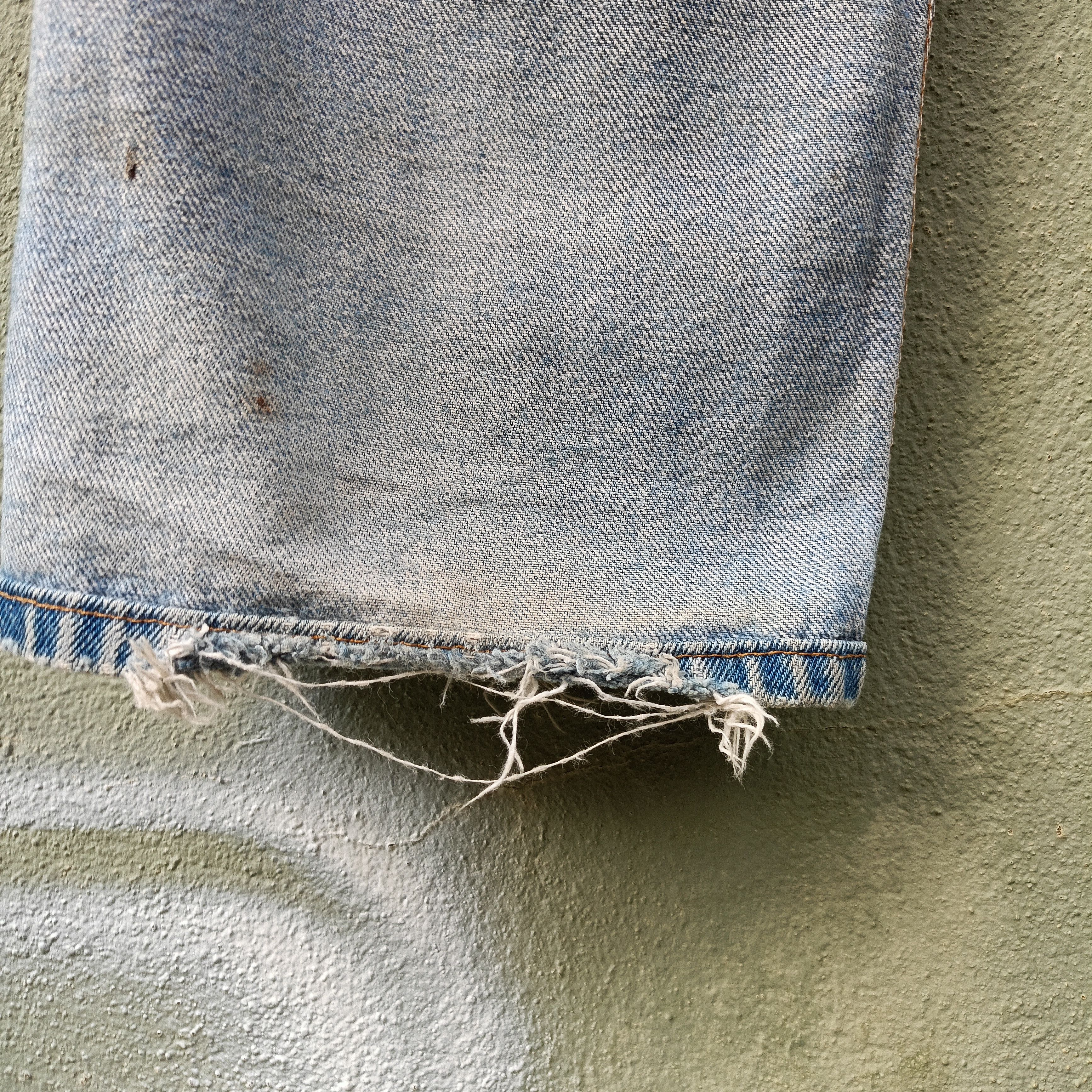Levi's Vintage Clothing Levi's 501 Distressed jeans Vintage Usa Size US 33 - 24 Thumbnail