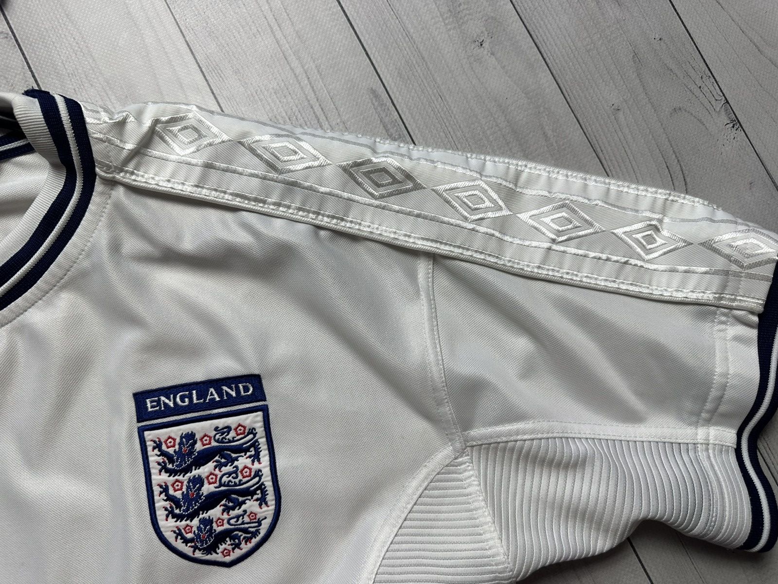 Umbro × Vintage Vintage England Umbro soccer jersey size M white rare Size US M / EU 48-50 / 2 - 6 Thumbnail