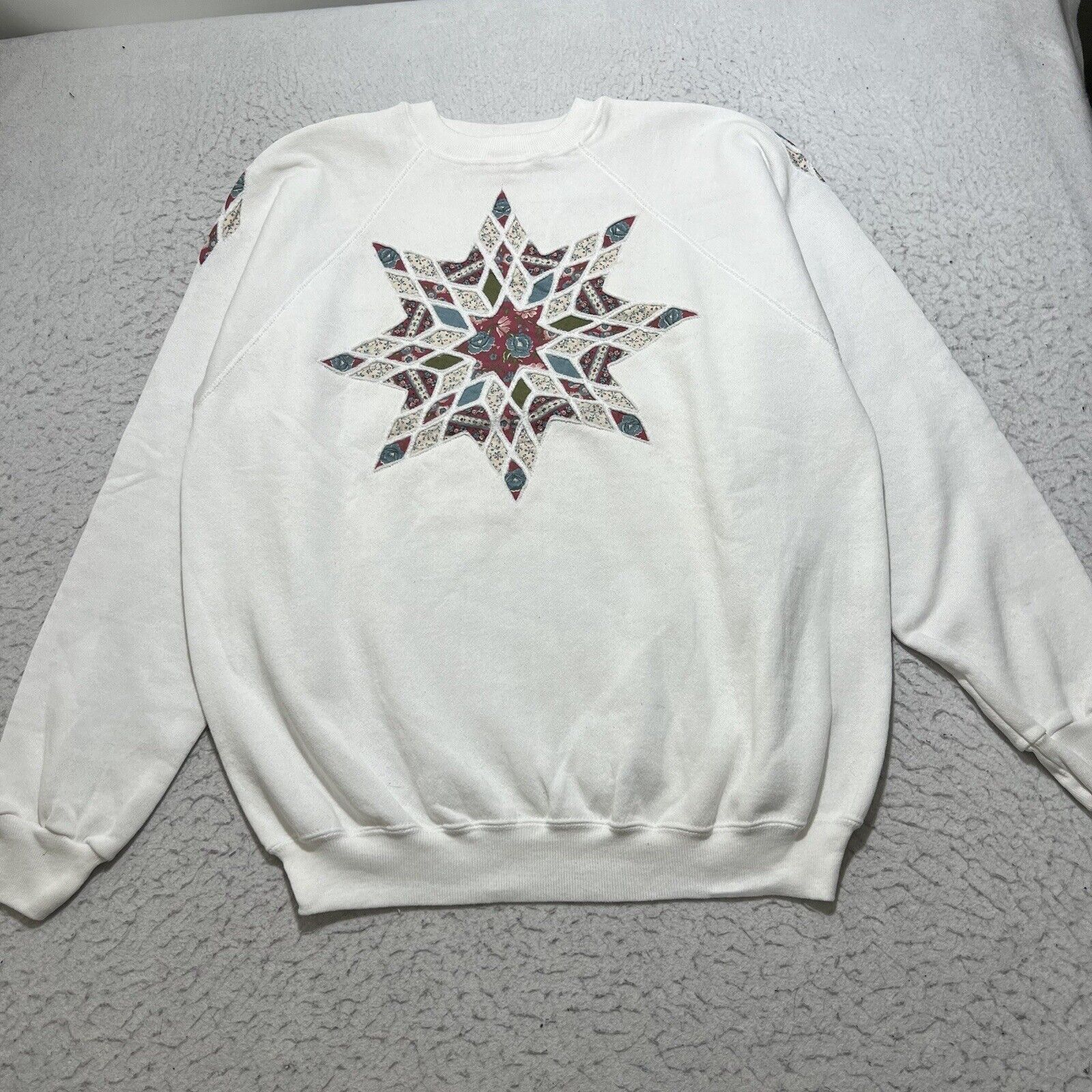Hanes Vintage Hanes Crewneck Sweatshirt Snowflake Embroidery USA Size XL / US 12-14 / IT 48-50 - 1 Thumbnail