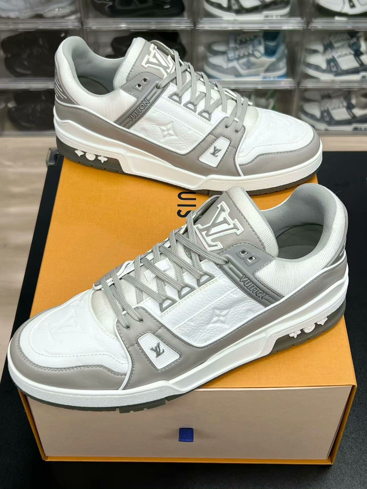 Louis Vuitton Louis Vuitton Training White Lowtop Sneakers 42 Men Size US 9 / EU 42 - 1 Thumbnail