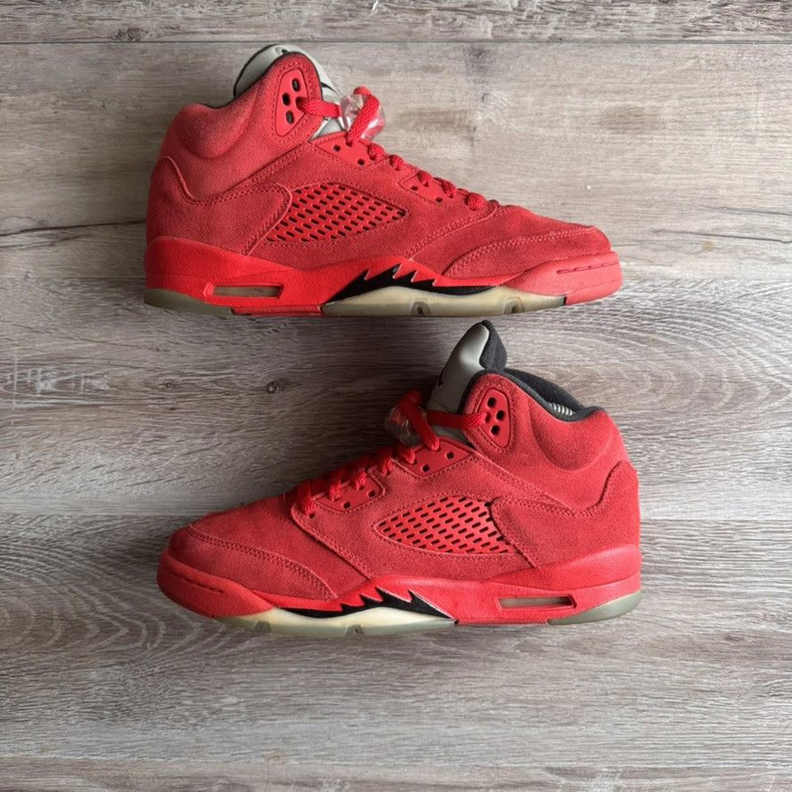Nike NIKE • JORDAN 5 Retro GS "Red Suede" (7M) Size US 7 / EU 40 - 2 Thumbnail