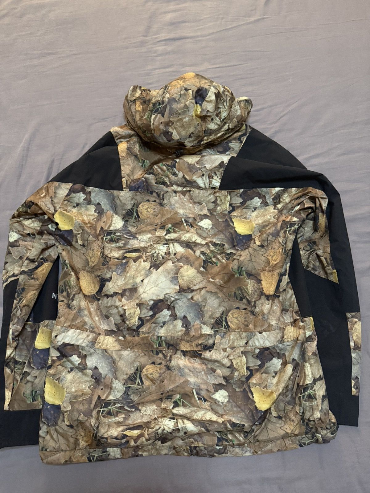 Supreme × The North Face Supreme tnf the north face leaves