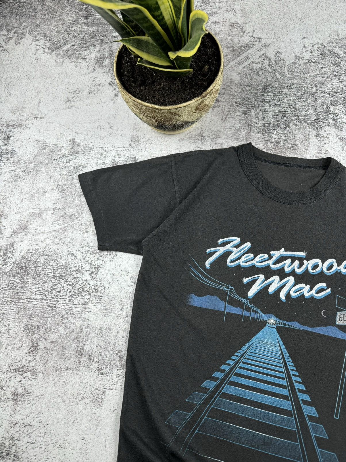Band Tees Fleetwood Mac Europe 1988 The Mac Is Back Very Rare T Shirt Size US S / EU 44-46 / 1 - 10 Thumbnail