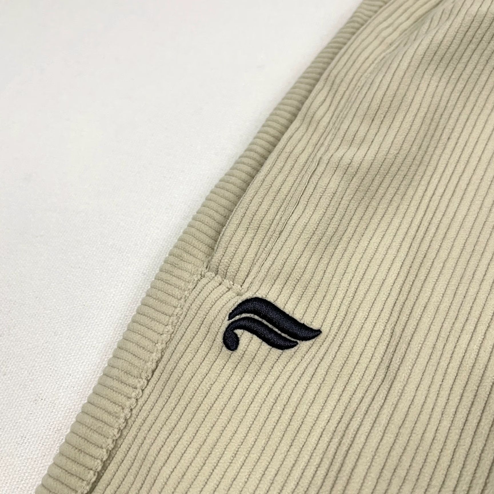 Fabletics Fabletics Mens Pants Cord Club Beig 30" L x 30" Soft Corduroy Athleisure New Regular Tapered Pockets Elastic Waist 100% Polyester Size US 33 - 2 Thumbnail
