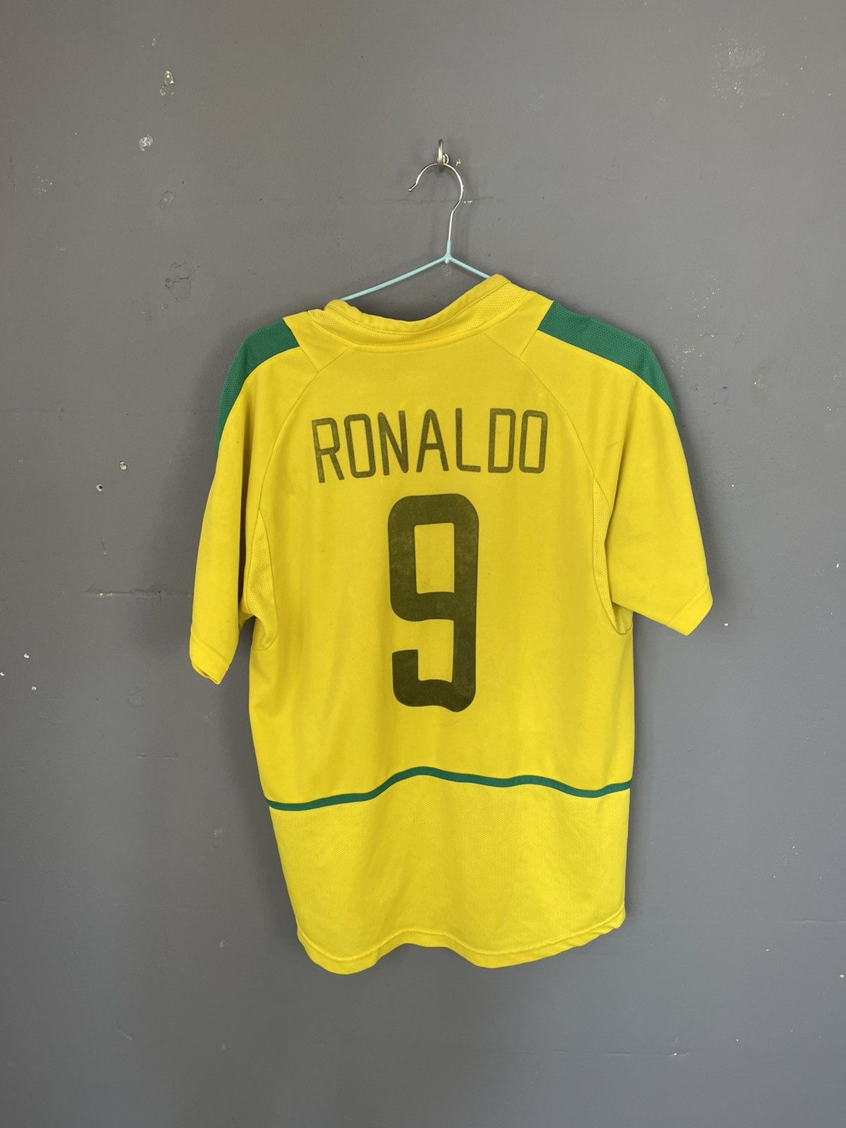 Nike Nike Rare Brazil Ronaldo 9 2002 vintage jersey size L Size US L / EU 52-54 / 3 - 2 Thumbnail