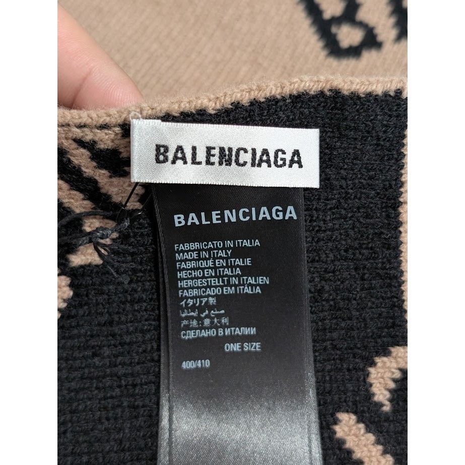 Balenciaga o1rshd1 Size: OS / Logo Scarf in Beige Size ONE SIZE - 14 Thumbnail