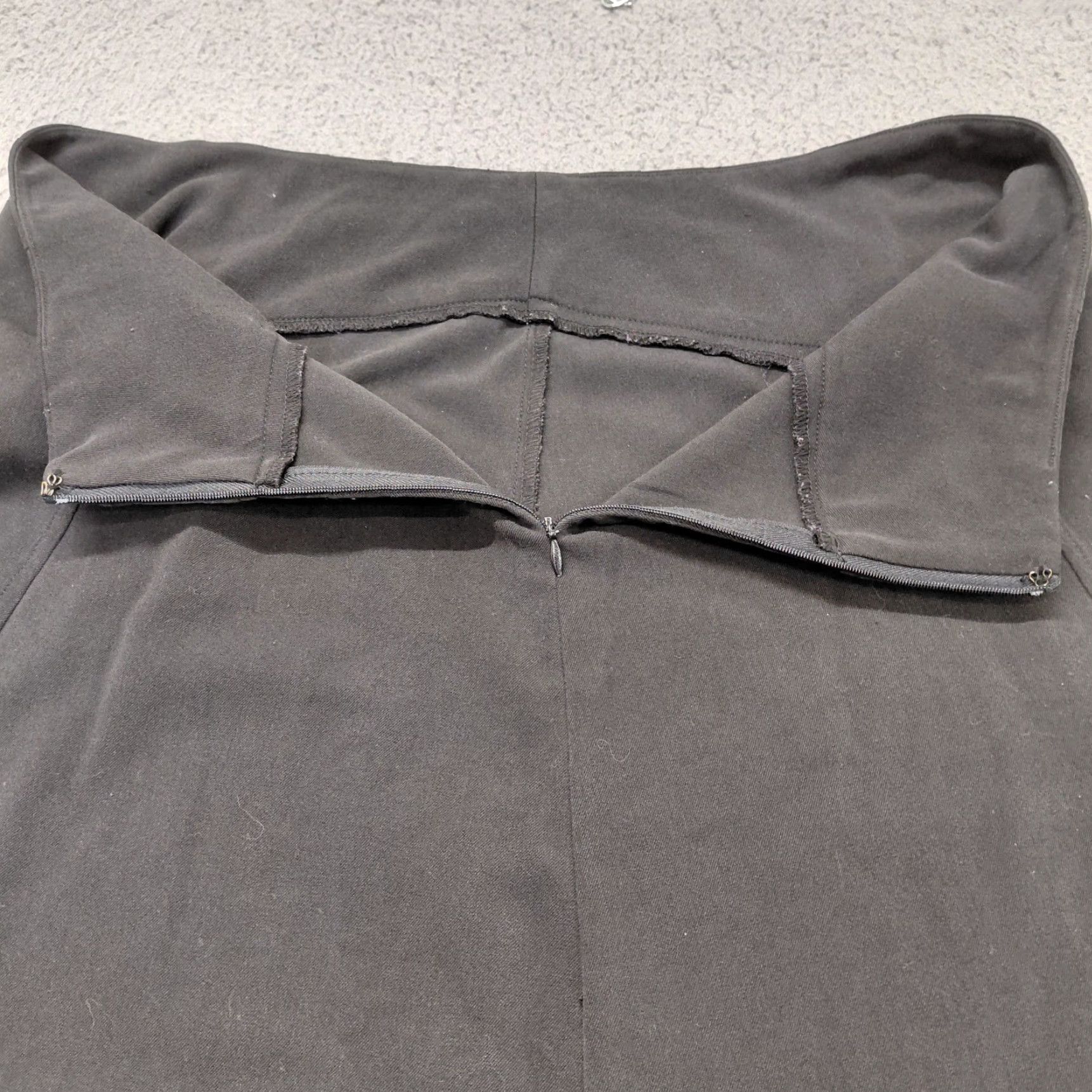 Vintage REQ Skirt Women Size 8 Black Flare Zipper Waist Knee Length Basic Classic Midi Flare 90s Womens Size 30" / US 8 / IT 44 - 3 Thumbnail