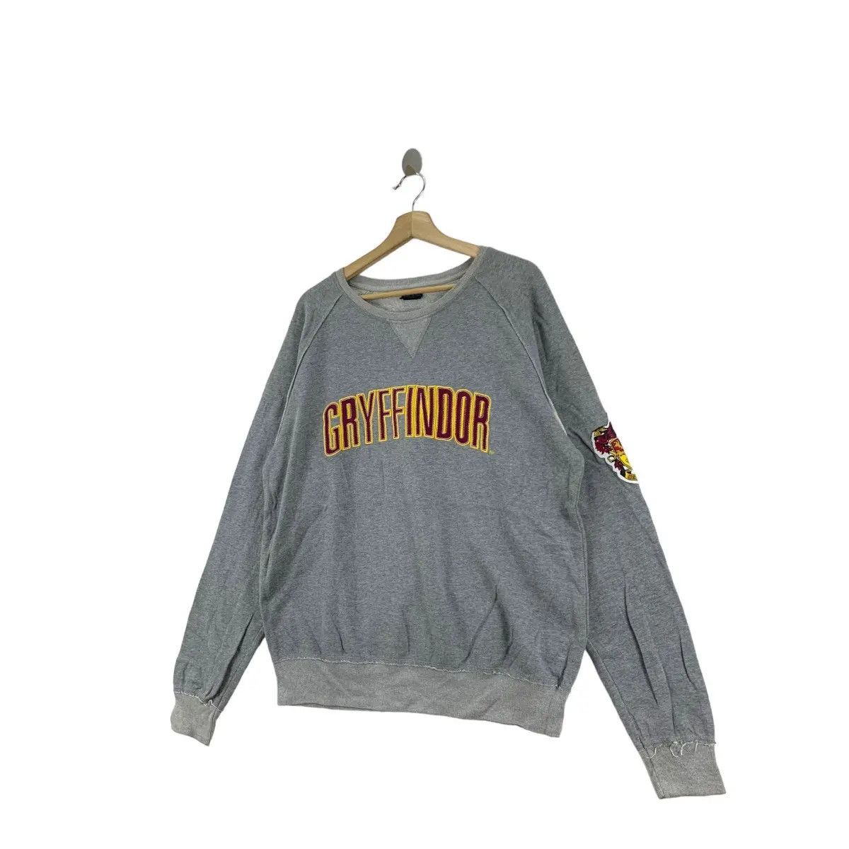 Vintage Vintage HARRY POTTER GRYFFINDOR Crest Sweatshirt Size L / US 10 / IT 46 - 4 Thumbnail