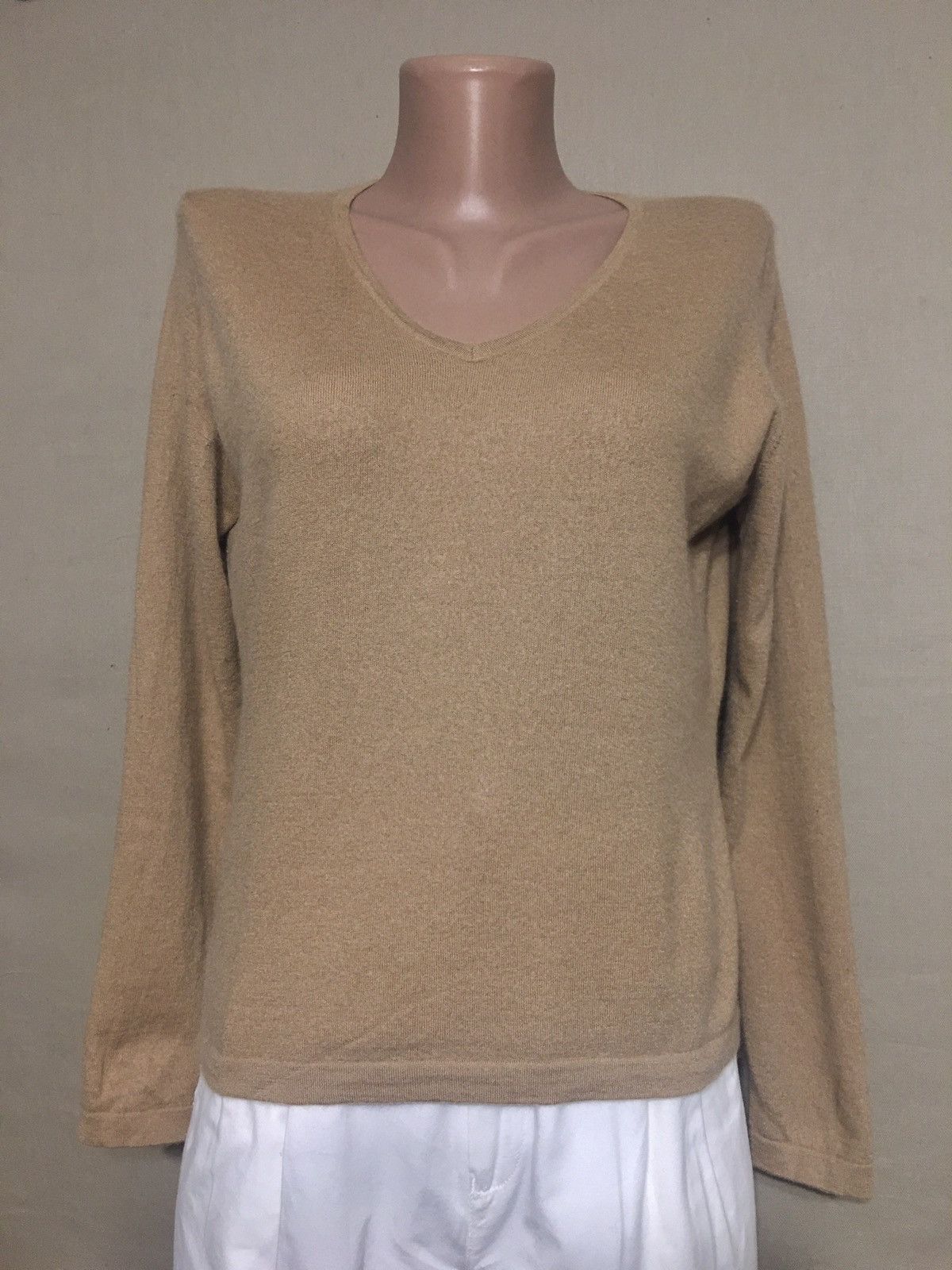 Johnstons Of Elgin Johnstons of Elgin Cashmere Beige Sweater Jumper Size M Size M / US 6-8 / IT 42-44 - 1 Thumbnail