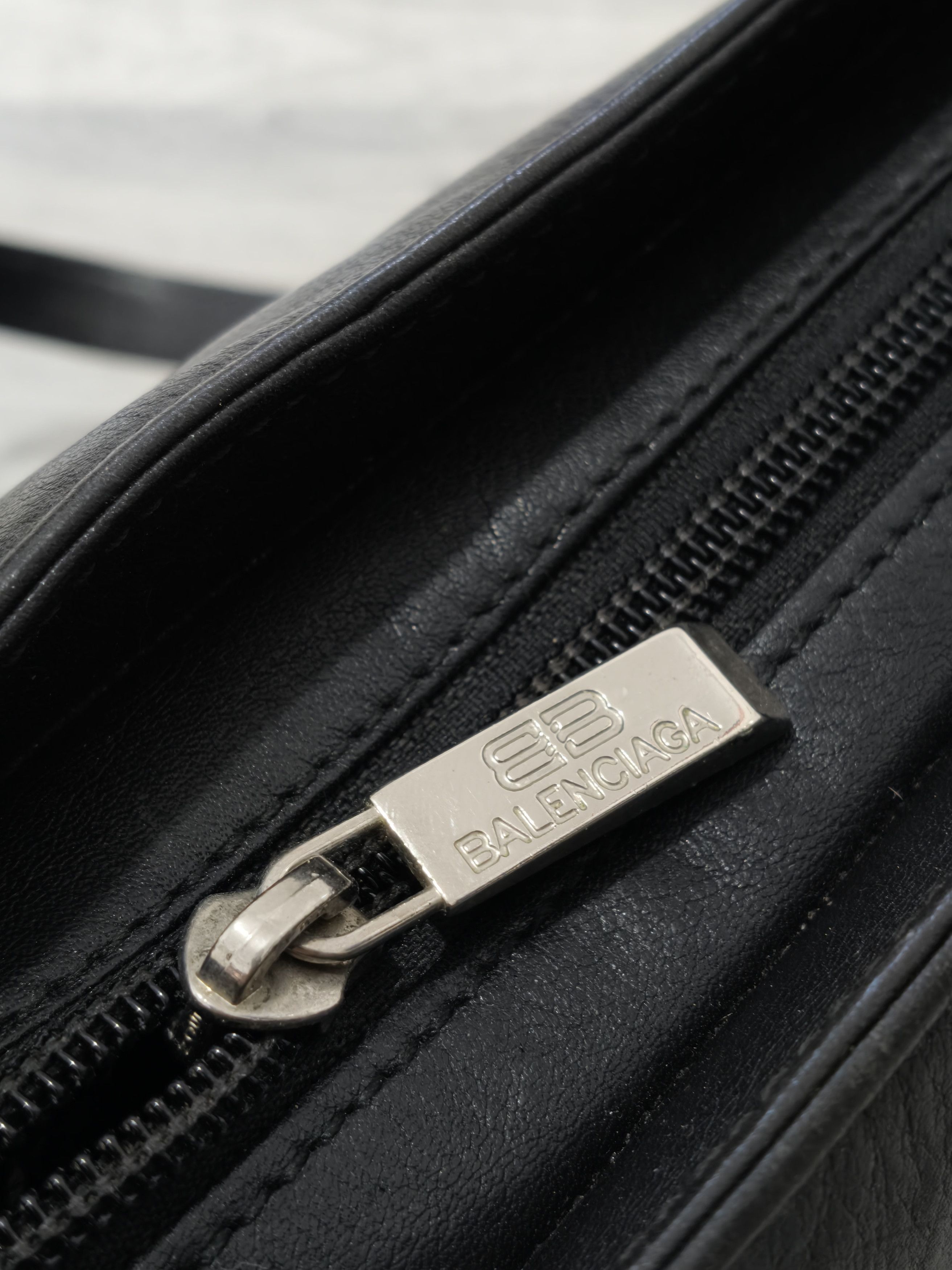 Balenciaga Vintage Balenciaga Black Leather Luxury Y2K Shoulder Bag Size ONE SIZE - 7 Thumbnail
