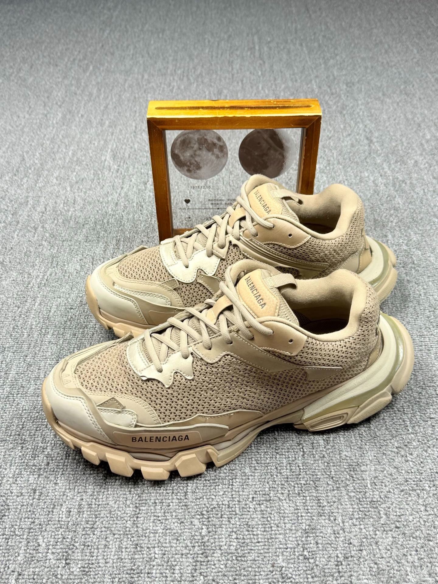 Balenciaga Balenciaga Brown Lowtop Sneakers it_42 Women Size US 12 / IT 42 - 1 Thumbnail