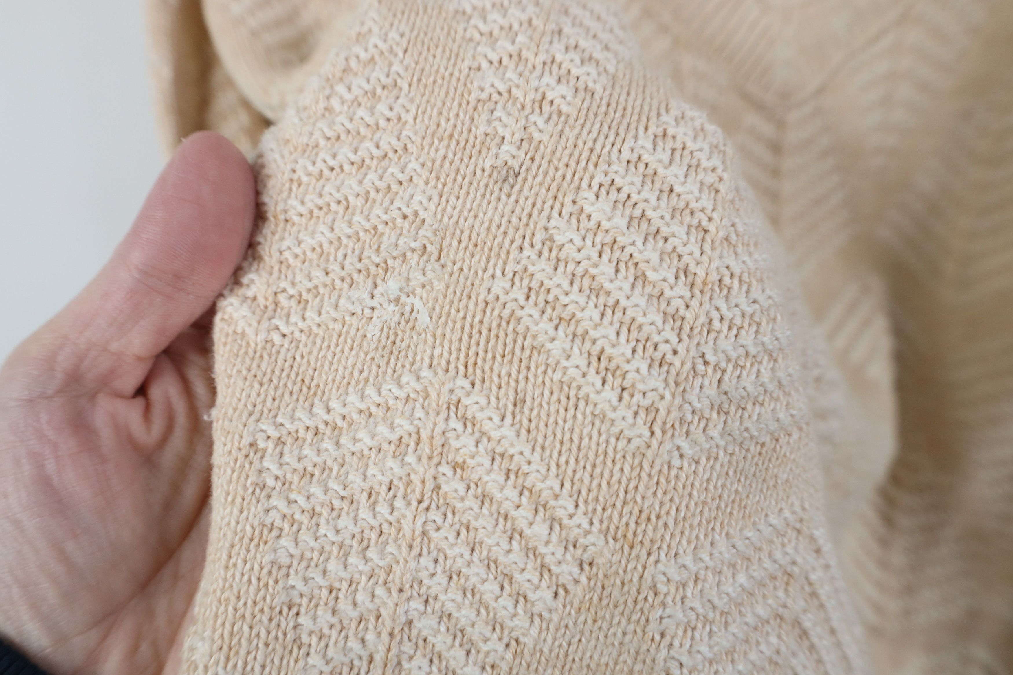 Vintage Vintage 90s Dapper Tree Knit V-Neck Sweater Beige USA Size US M / EU 48-50 / 2 - 5 Thumbnail